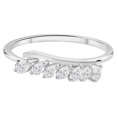 Anello con moissanite da 0,27 carati a forma di marquise in oro bianco 14K