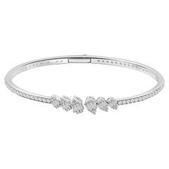 Bracelet rigide en or blanc 18 carats orné de moissanites en forme de baguette et de pierres rondes de 0,91 carat
