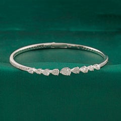 Armreif mit Moissanit in Marquise- und Rundschliff, 1,77 Karat, aus 18 Karat Weißgold