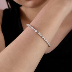 Bracelet rigide en or blanc 18 carats serti d'une moissanite de 1,83 carats taille marquise