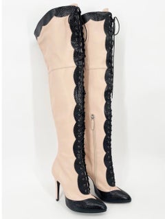 Botas de Gucci Harriet, de cuero negro con detalles en rosa claro, con cordones, por encima de la rodilla y tacón de aguja
