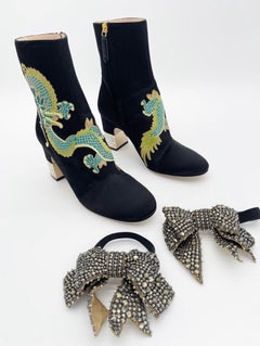 Stivaletti Gucci 2017 neri con fiocco in cristallo "Candy Dragon" e ricami in raso, taglia EU 37,5