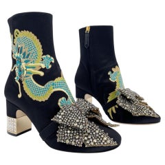 Stivaletti Gucci 2017 neri con fiocco in cristallo "Candy Dragon" e ricami in raso, taglia EU 37,5