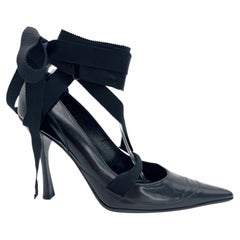 Gucci Tom Ford Autunno 2002: scarpe con tacco a punta stringate in gros-grain nero, taglia US 7,5