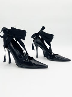 Gucci Vintage Fall 2002 Runway Black Grosgrain Lace Up Pointed Toe Heels US 7.5