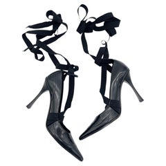 Gucci Vintage Fall 2002 Runway Black Grosgrain Lace Up Pointed Toe Heels US 7.5