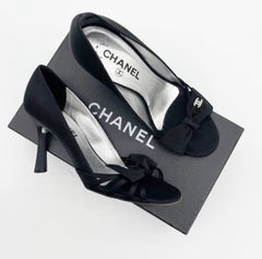 Chanel Vintage Karl Lagerfeld Y2K Grosgrain Bow Pearl CC Peep Toe Heels EU 37