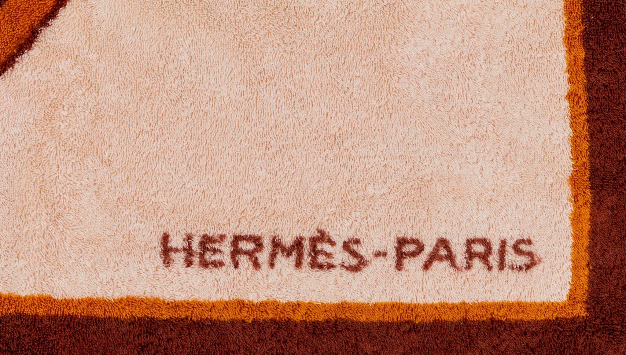 Hermès beach towel with center shell design. Red and pink color combination. 100% cotton.
