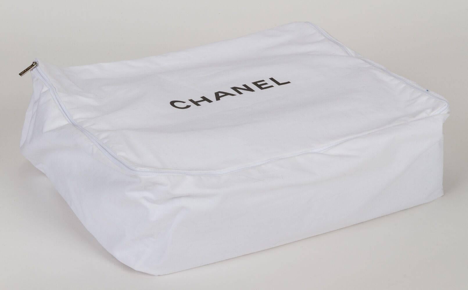 New Chanel Wool Cashmere Blend Blanket with Box In New Condition For Sale In West Hollywood, CA