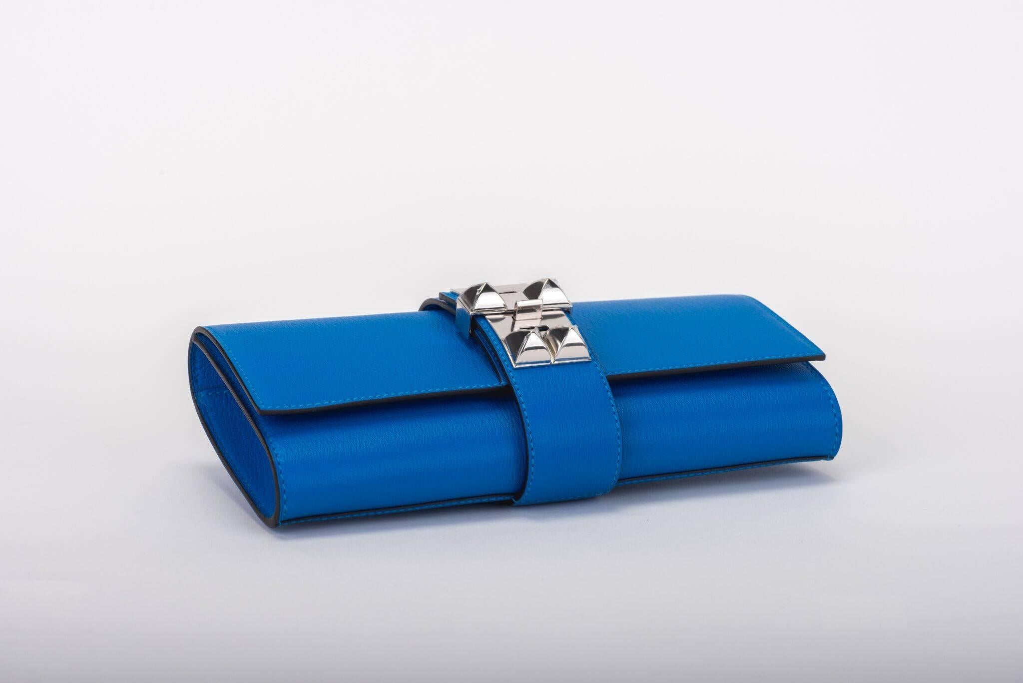 Hermes Blau Sansibar Chevre Medor Clutch Neu in Box im Zustand „Neu“ in West Hollywood, CA