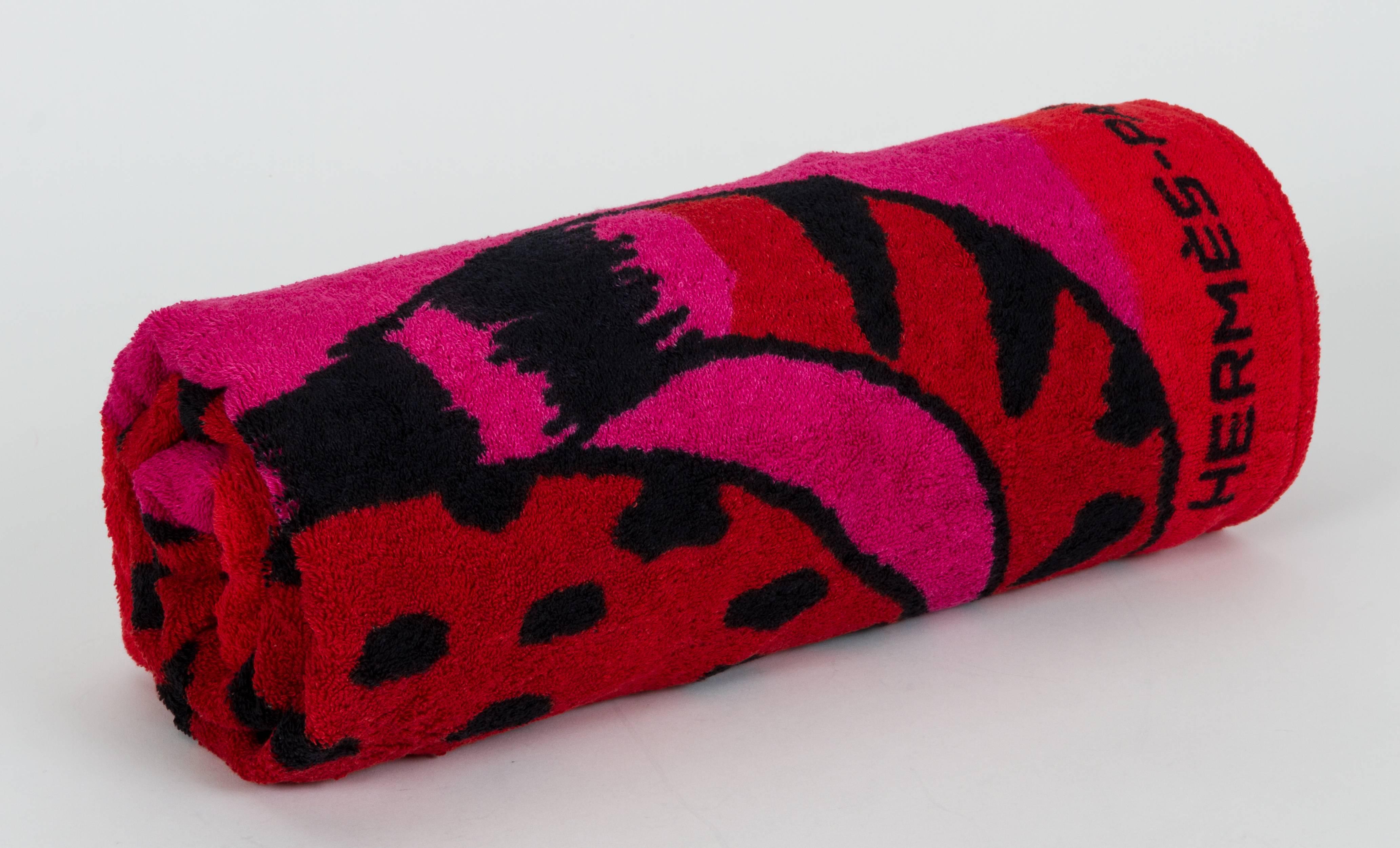 Hermès new collection feline towel in red, fucsia and black combination. Cotton terry cloth

