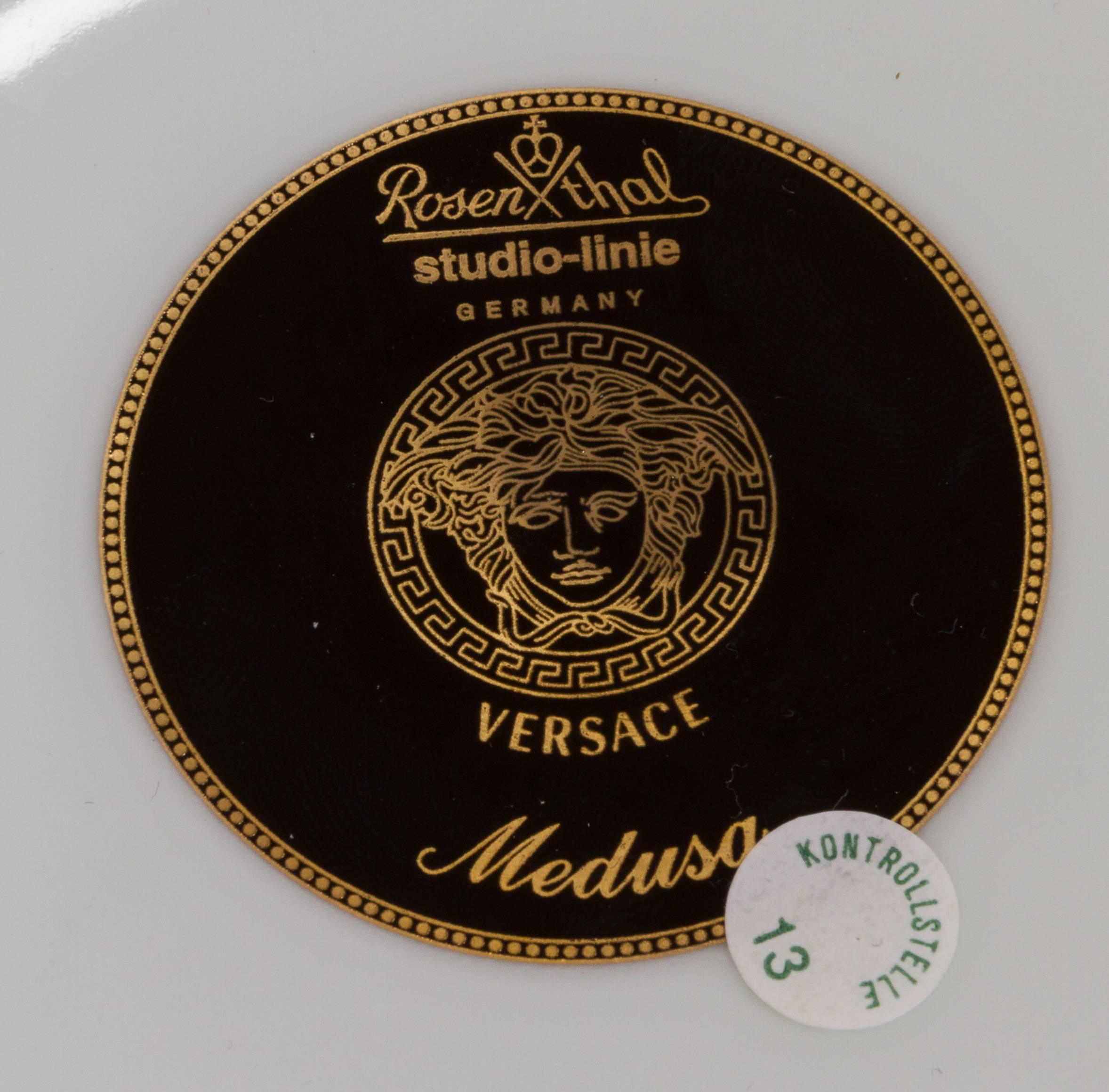 Versace Medusa Porcelain Dessert Plate- Set of 6 In Excellent Condition In West Hollywood, CA
