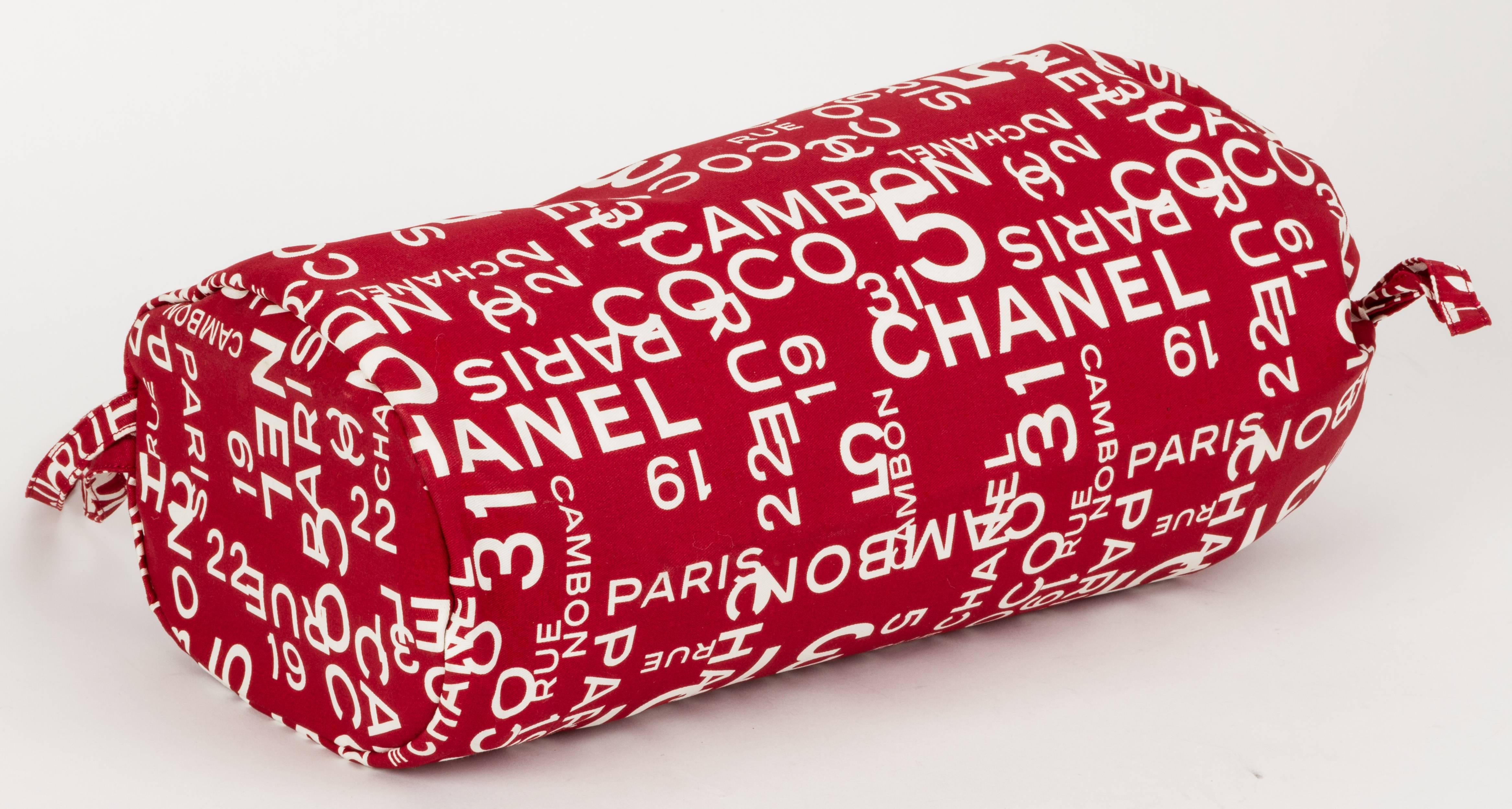 Chanel brand new beach towel set including shoulder bag and towel. Red and white combination.Soft terry cloth towel measures 50