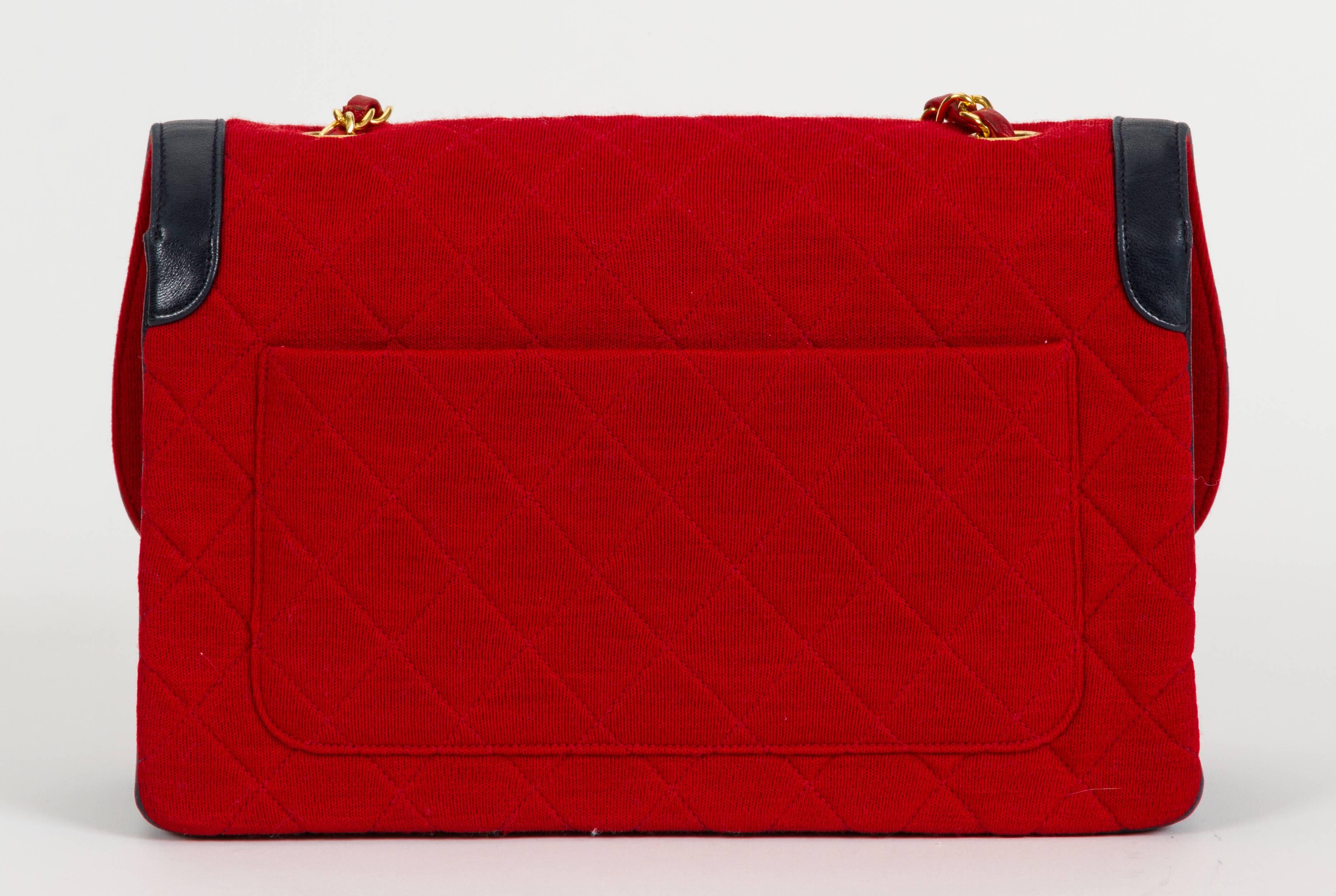 1980's Chanel Navy & Red Wool Flap Bag In Good Condition In West Hollywood, CA