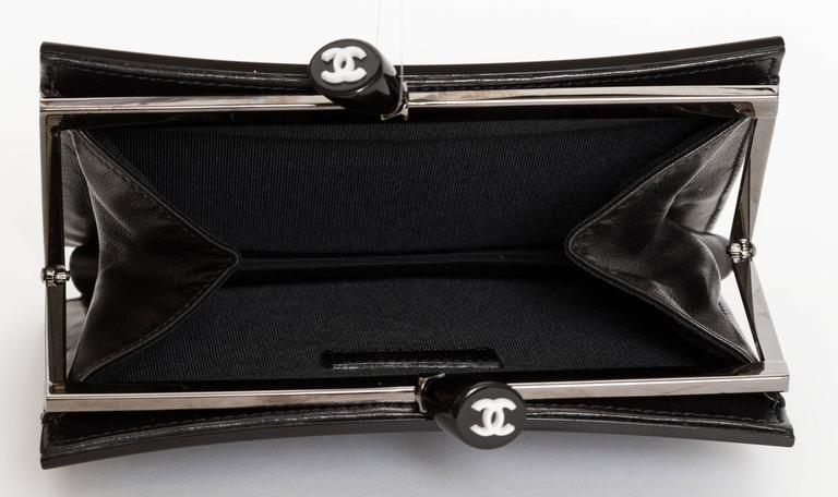 Women's Chanel Black Lucite Kiss Lock Clutch For Sale