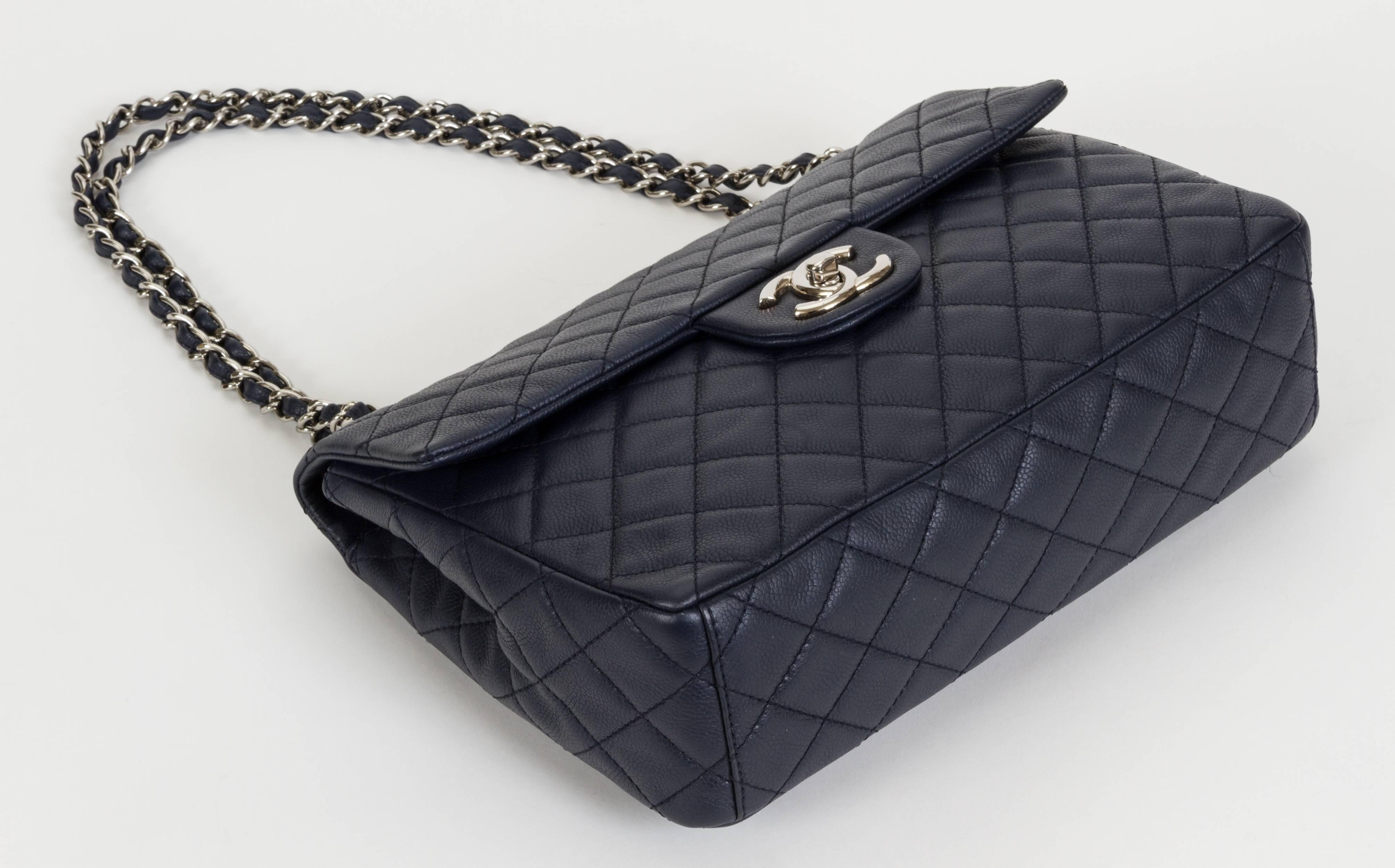 Chanel Navy Caviar Classic Flap Bag In Excellent Condition In West Hollywood, CA