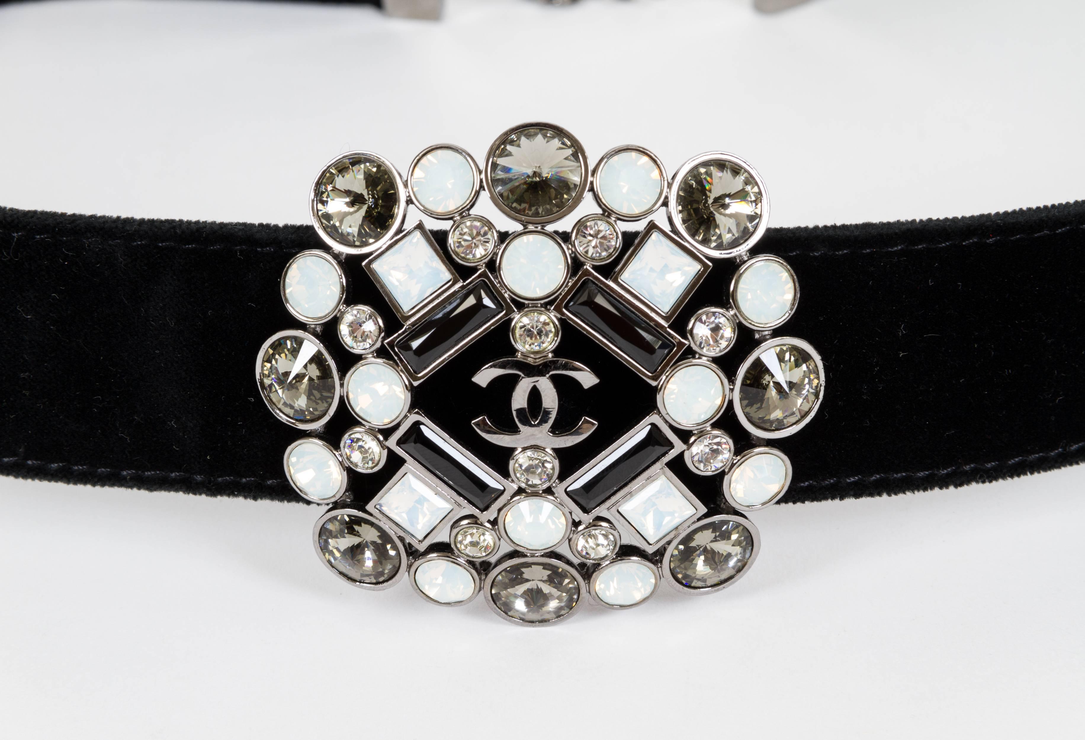 Chanel black velvet belt with jewel gripoix center piece. Autumn 2006 Collection. 35.5