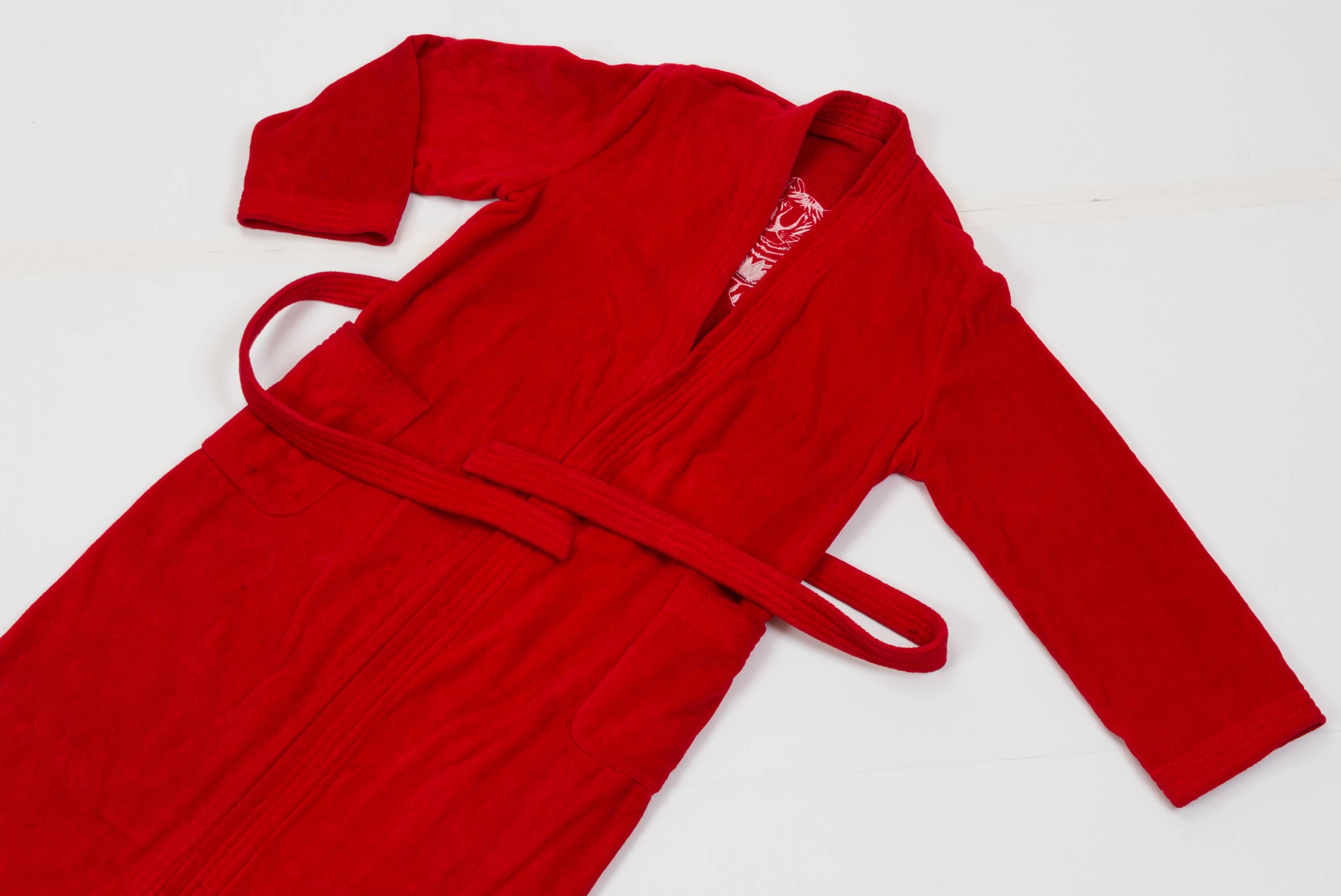 Hermès rare red terry cloth robe with embroidered silk tiger in the back. Care tag present, size tag missing. Length: 50