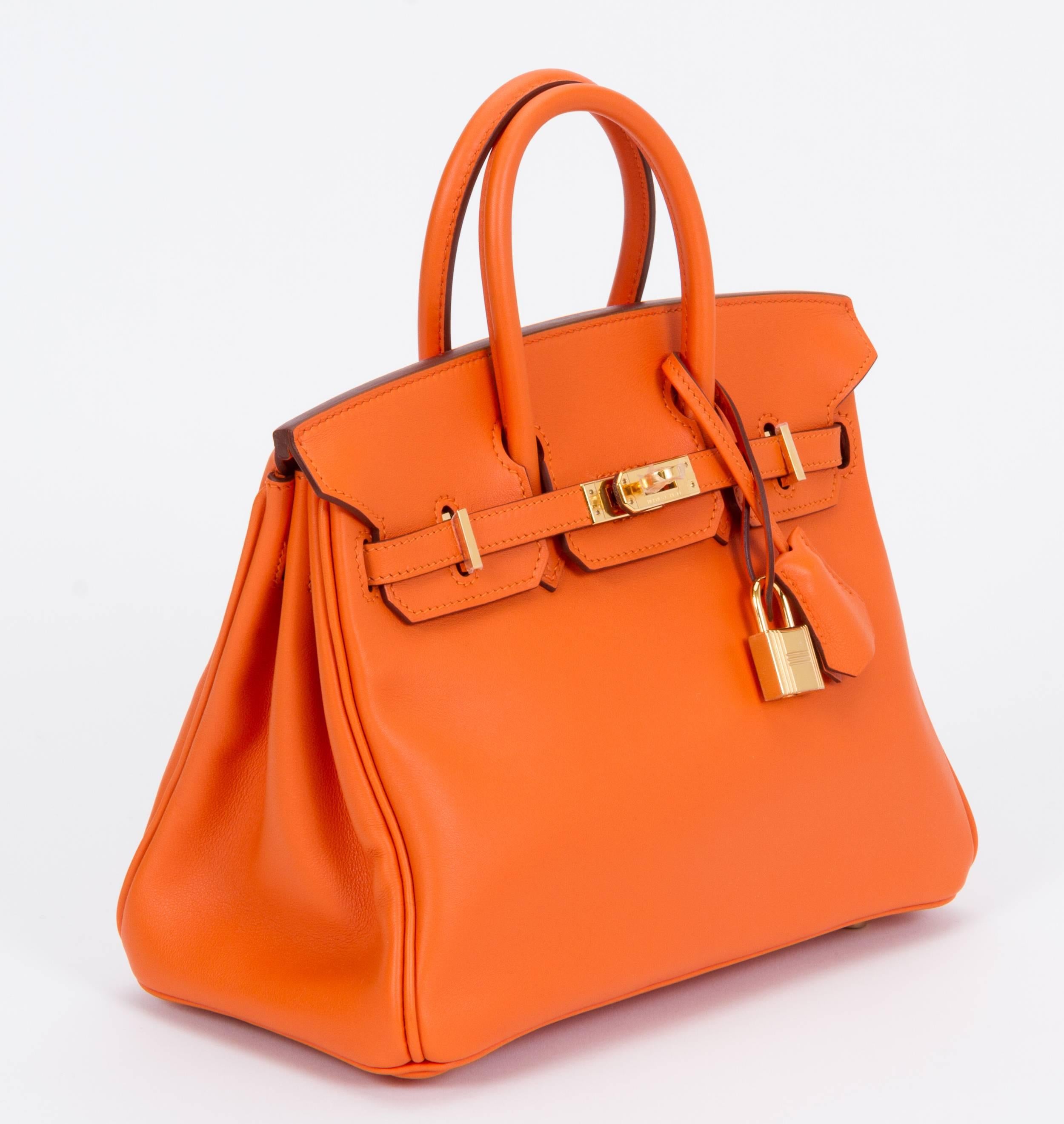 Hermès never used Birkin bag 25cm. Swift orange leather with gold tone hardware. Handle drop 3