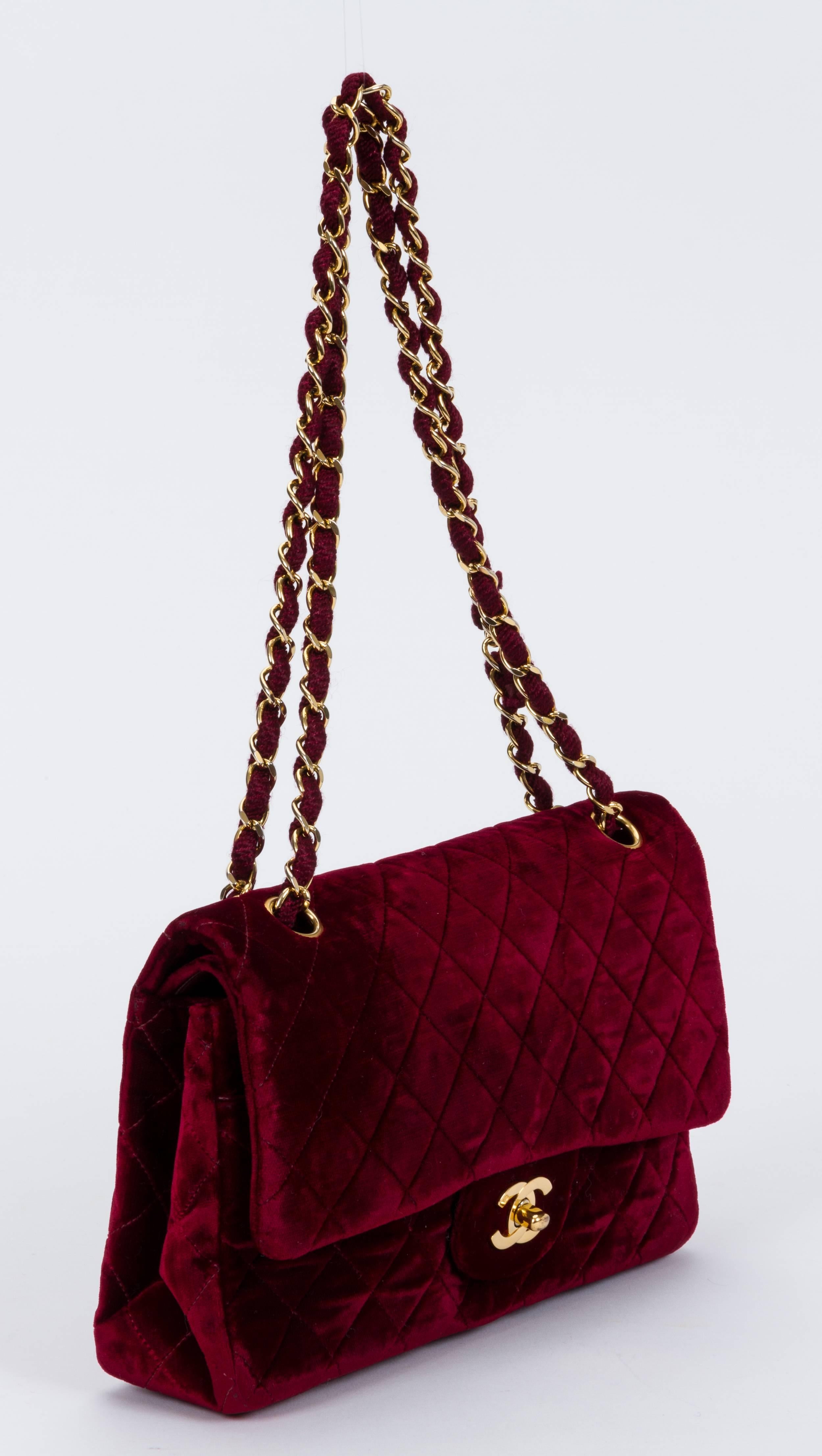 Chanel rare double flap 10" in burgundy velvet and gold tone hardware. Collection 1997/1999. Shoulder drop 9.5"/17.5". Comes with hologram and original dust cover.
