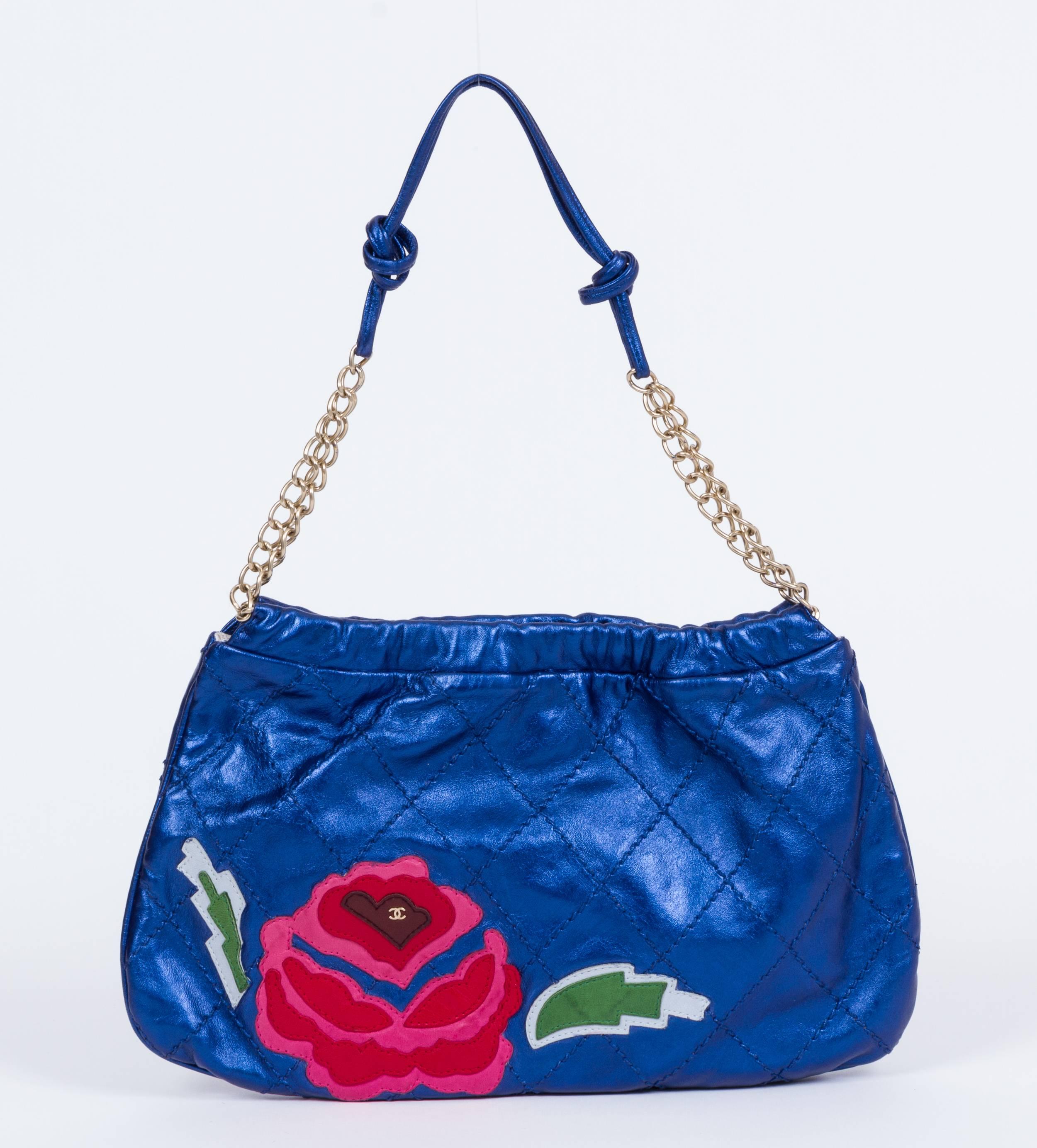 Chanel metallic blue shoulder bag with front rose decoration. Collection 2003/2004. Shoulder drop 9
