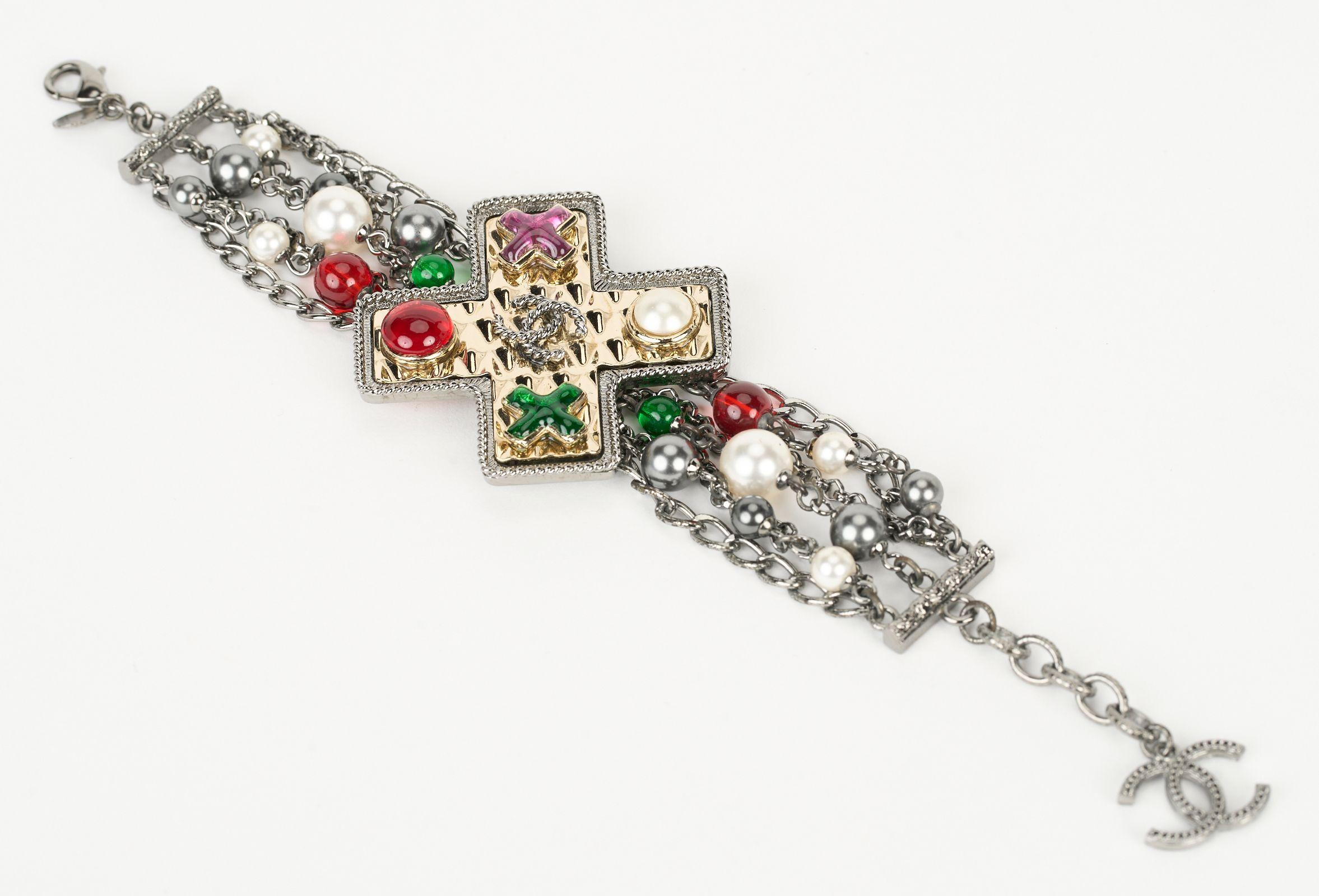 Bracciale Chanel Girpoix Cross Gunmetal In condizioni Nuovo in vendita a West Hollywood, CA