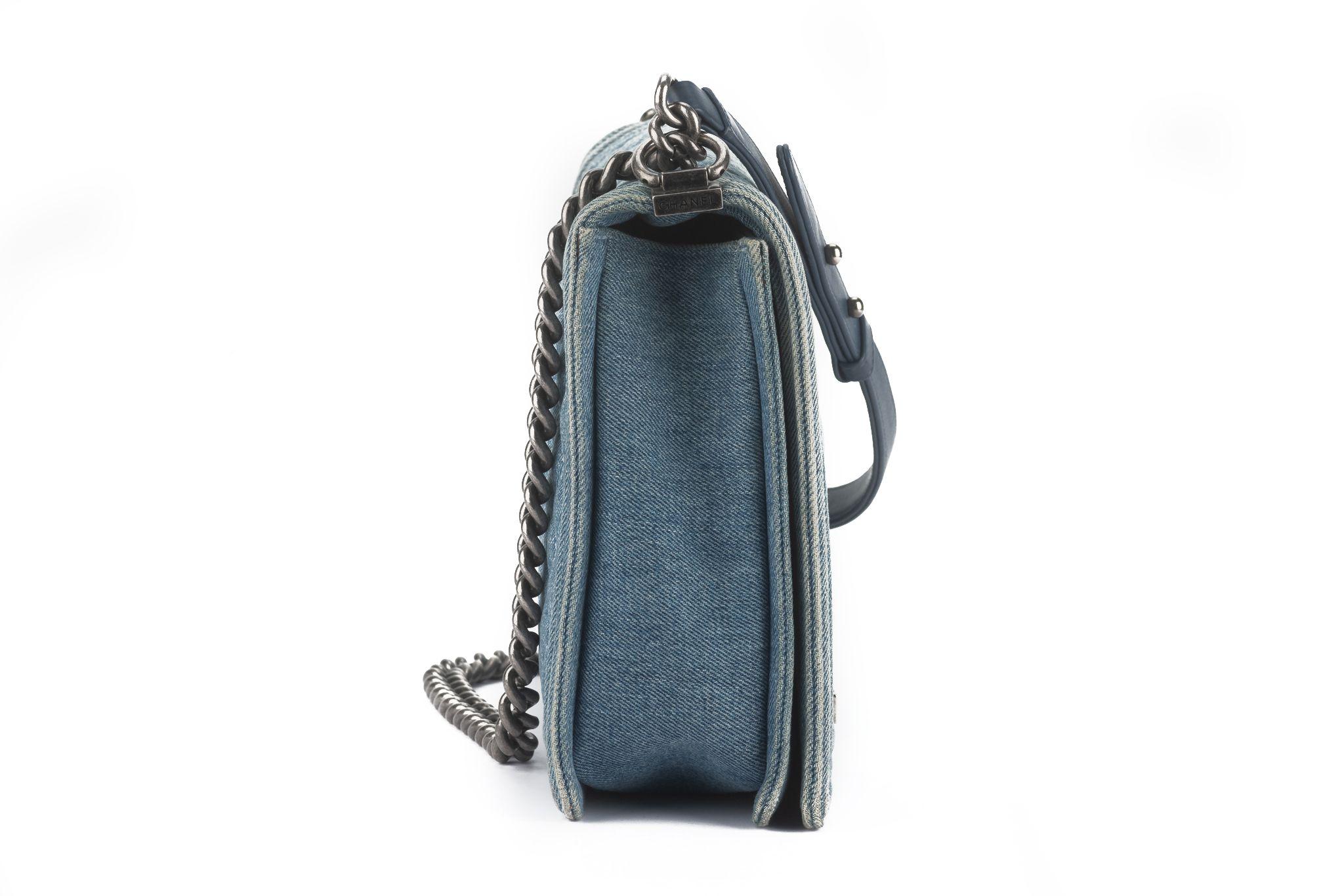 Gris Chanel Denim Quilted Large Boy Flap Blue en vente
