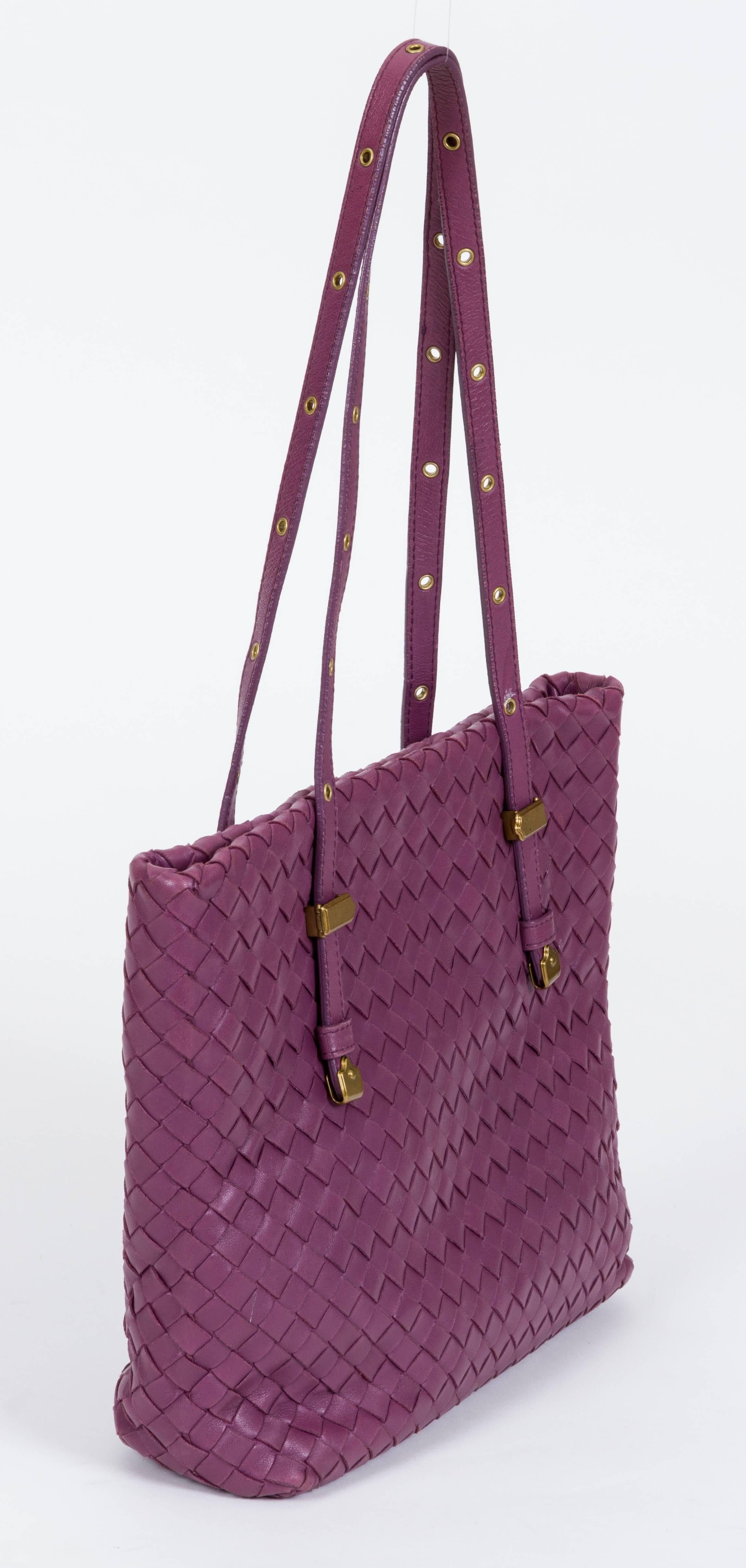 Gris Bottega Veneta - Fourre-tout moyen tissé violet  Sac à bandoulière en vente