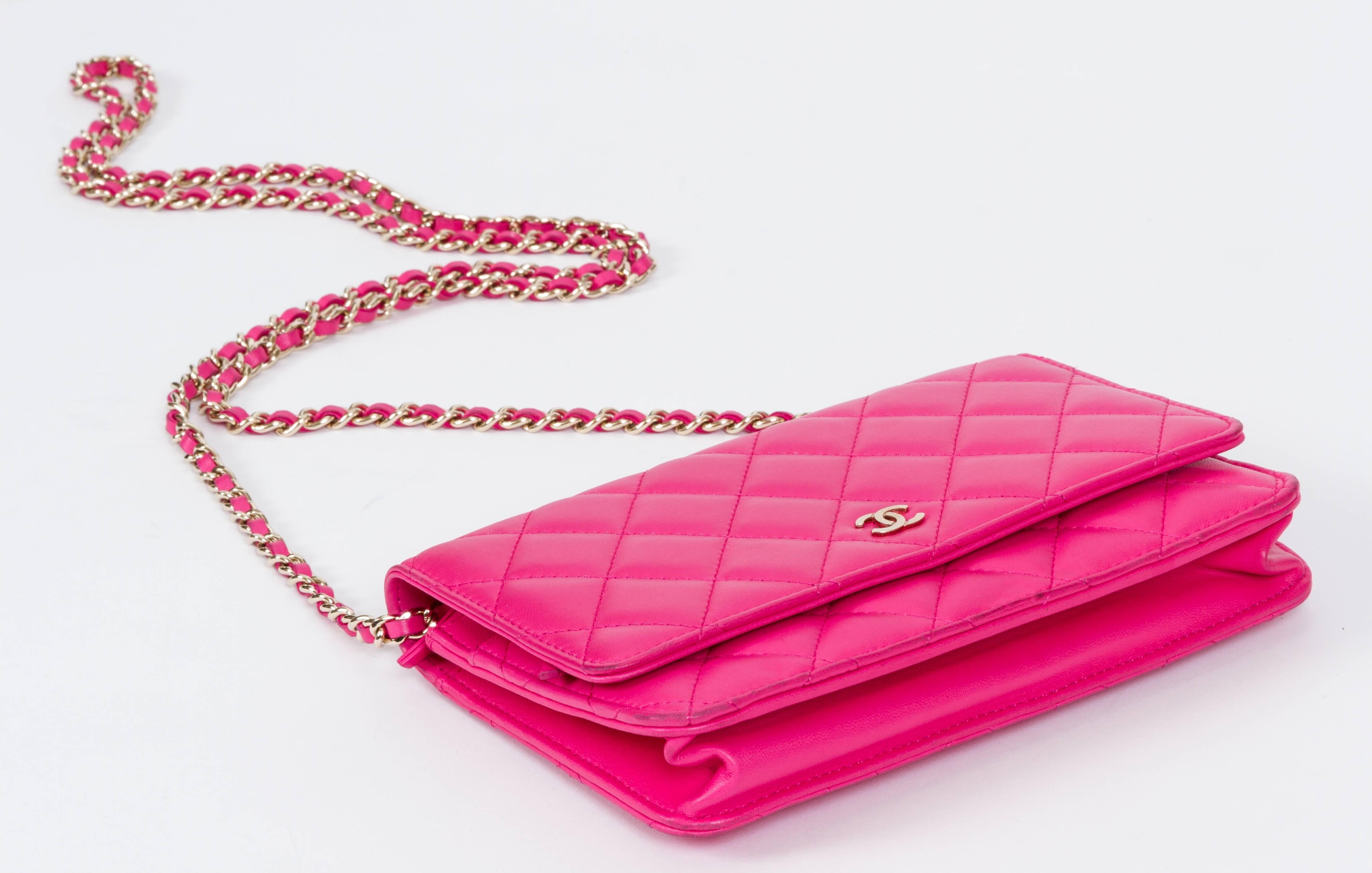 Chanel Fushia Quilted Wallet on a Chain Cross Body Bag In Excellent Condition In West Hollywood, CA
