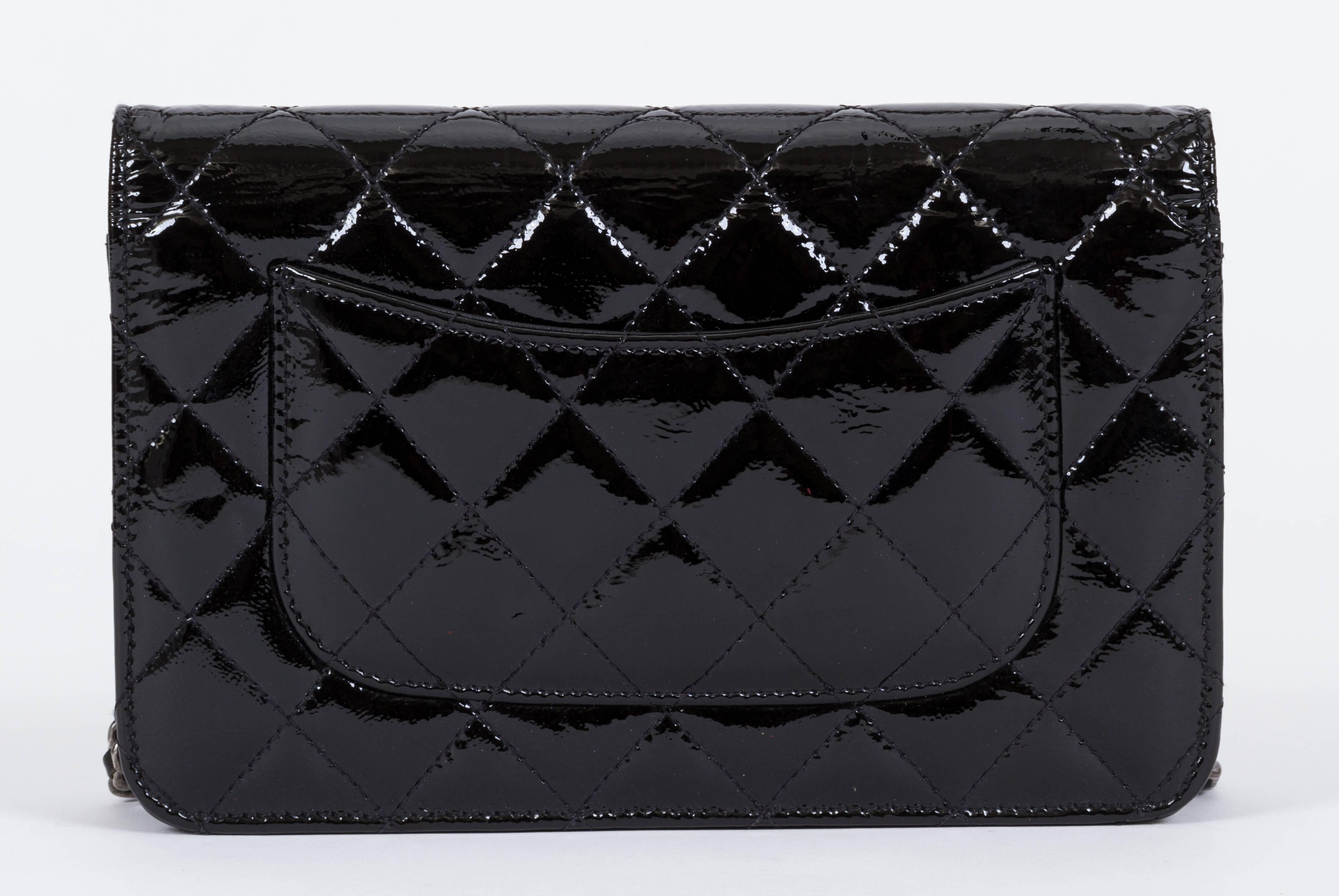 Chanel Black Patent Wallet on a Chain Cross Body Bag In Excellent Condition In West Hollywood, CA
