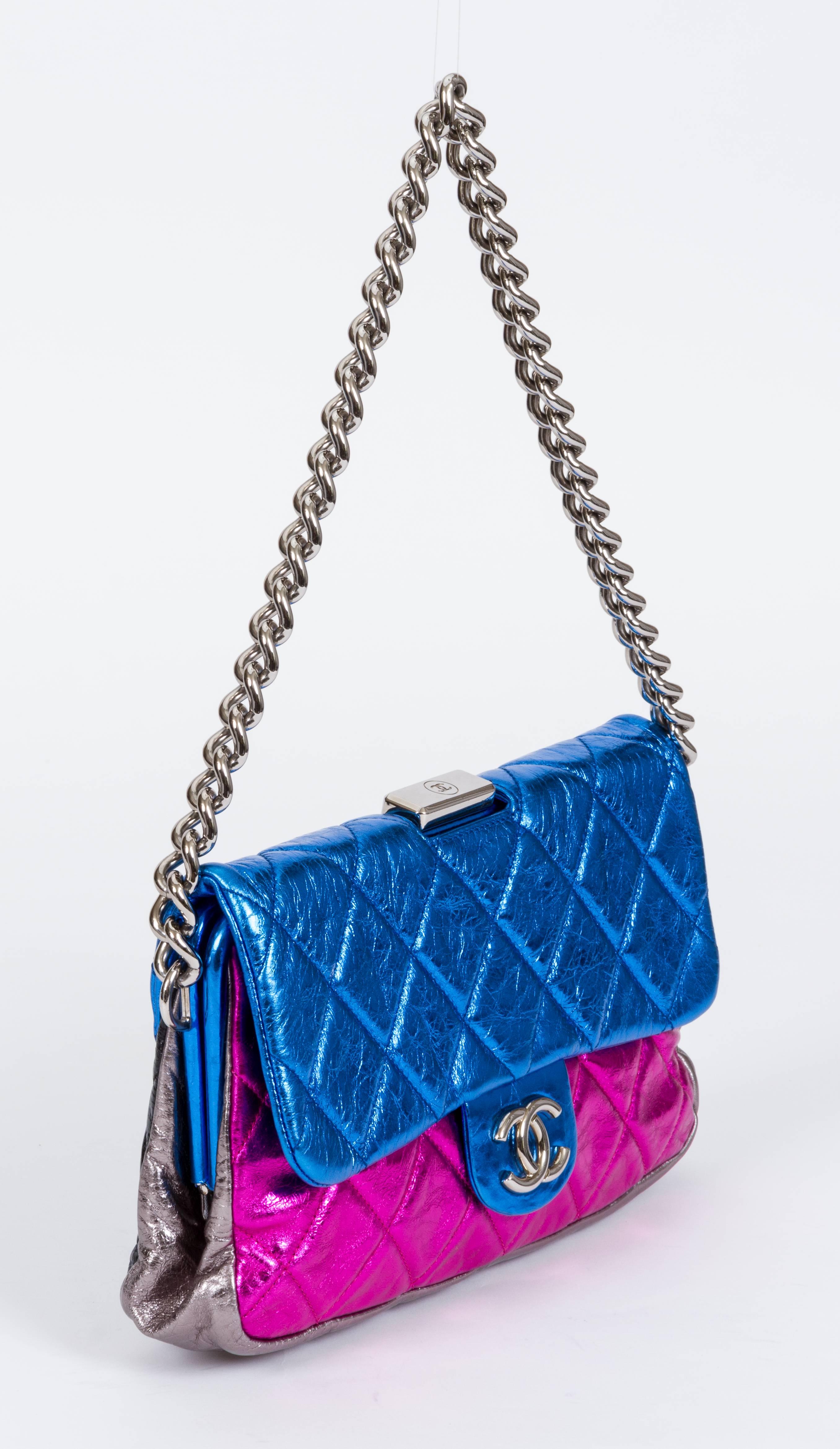 Chanel limited edition 4 color metallic leather bag with kiss lock and flap clasp. Collection 2008/2009. Measurements: 11