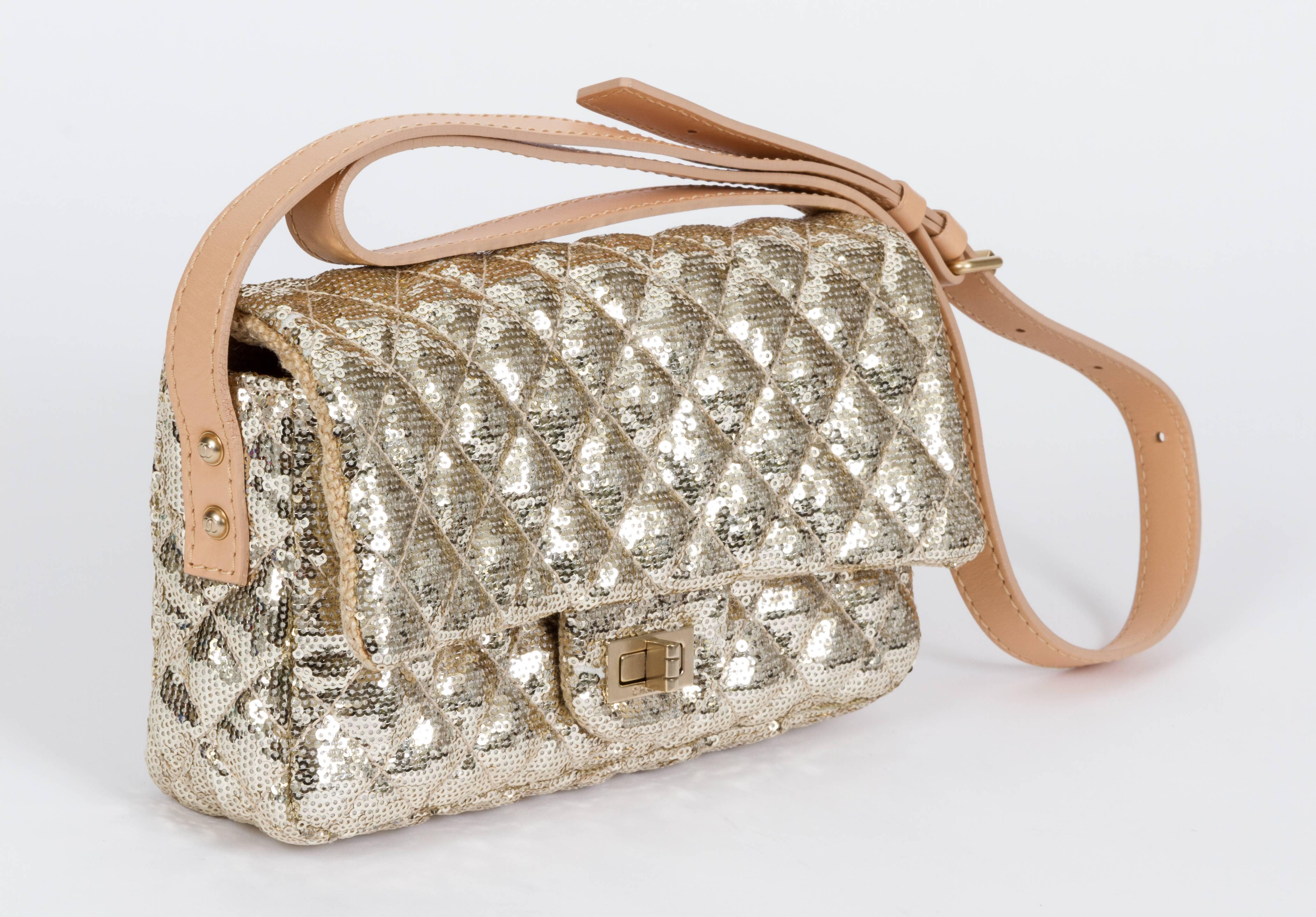 Chanel medium single flap in beige tweed with gold sequins and natural leather. Adjustable strap, can be worn shoulder or cross body. Excellent condition except a few sequins missing in the front, as shown in picture 6. Measurements: 9