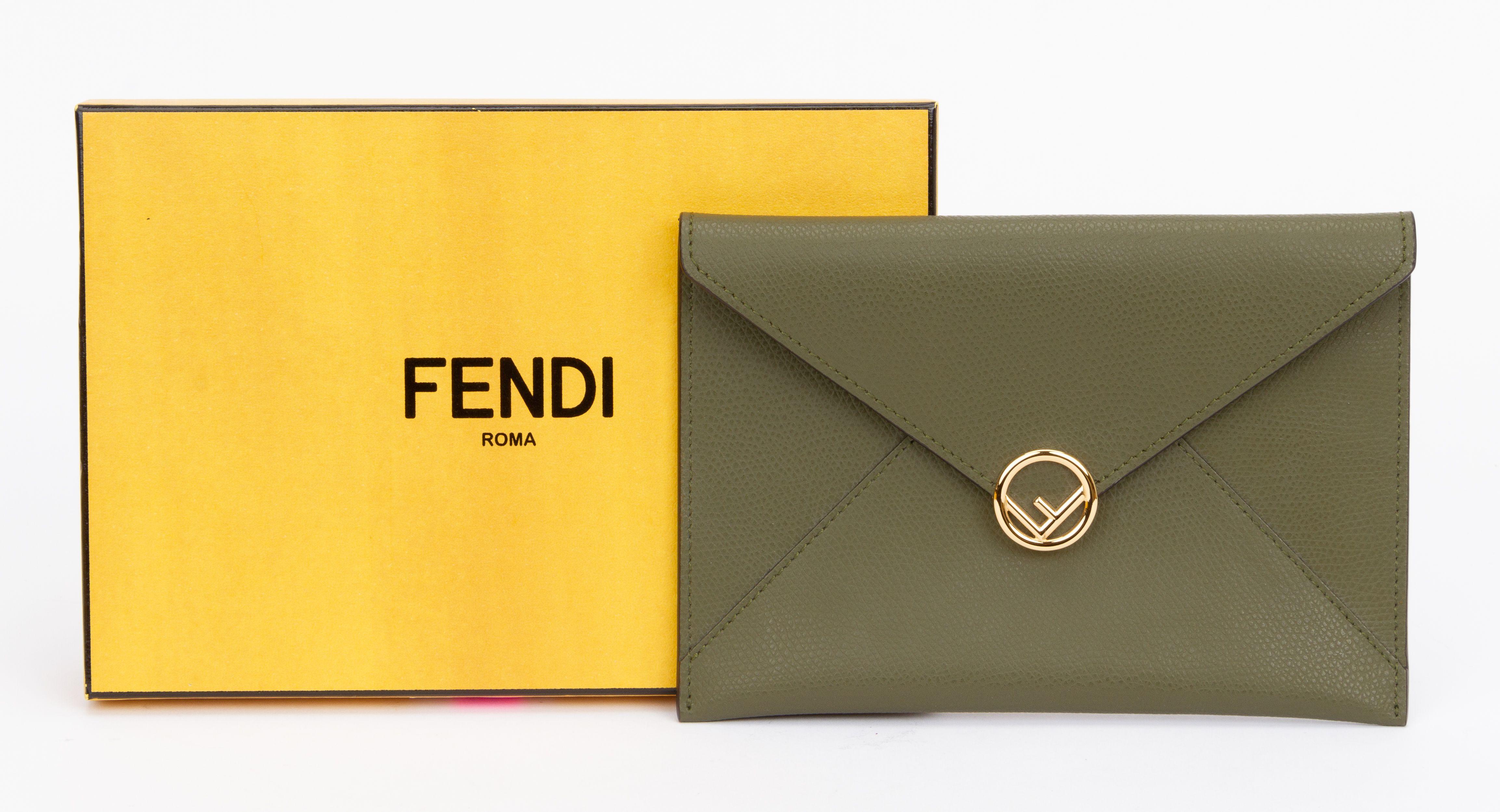 Fendi Envelope Pouch Grün Medium Neu in Box im Angebot 2