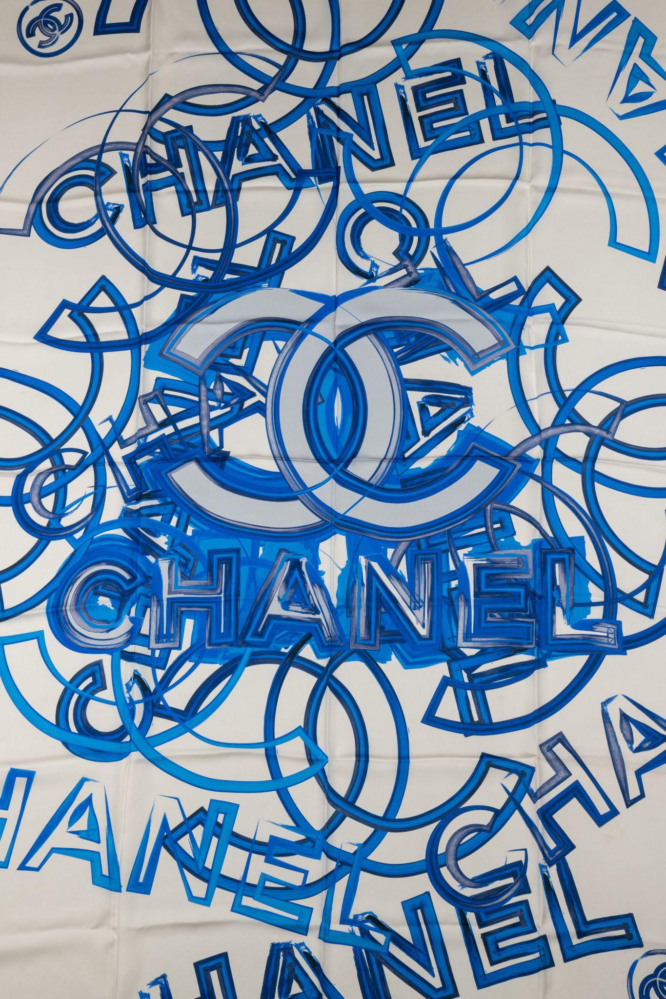Blu Scialle in seta Chanel New Graffiti in vendita