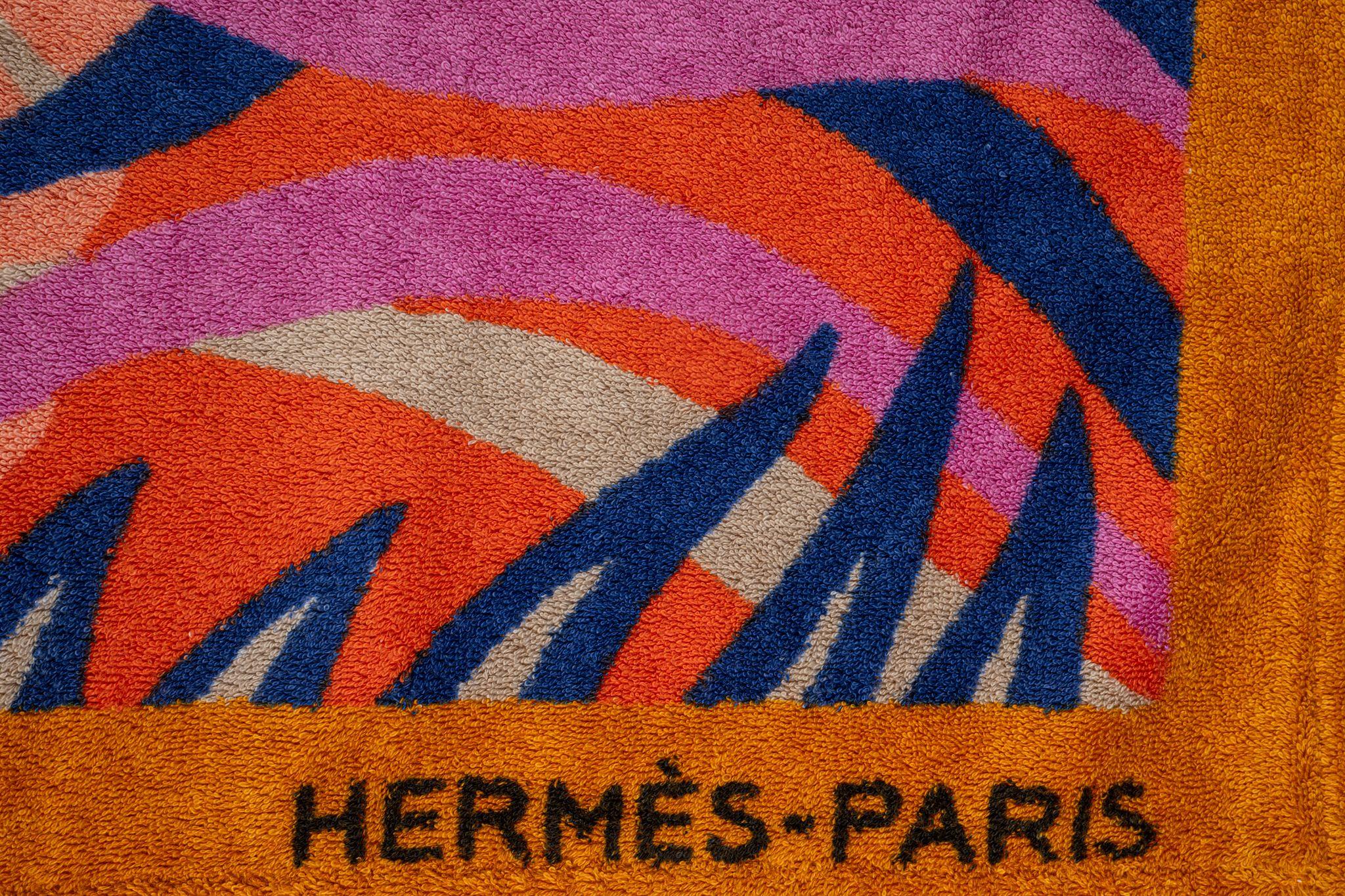 Serviette de plage Hermès Tigre a l'Ananas Neuf - En vente à West Hollywood, CA