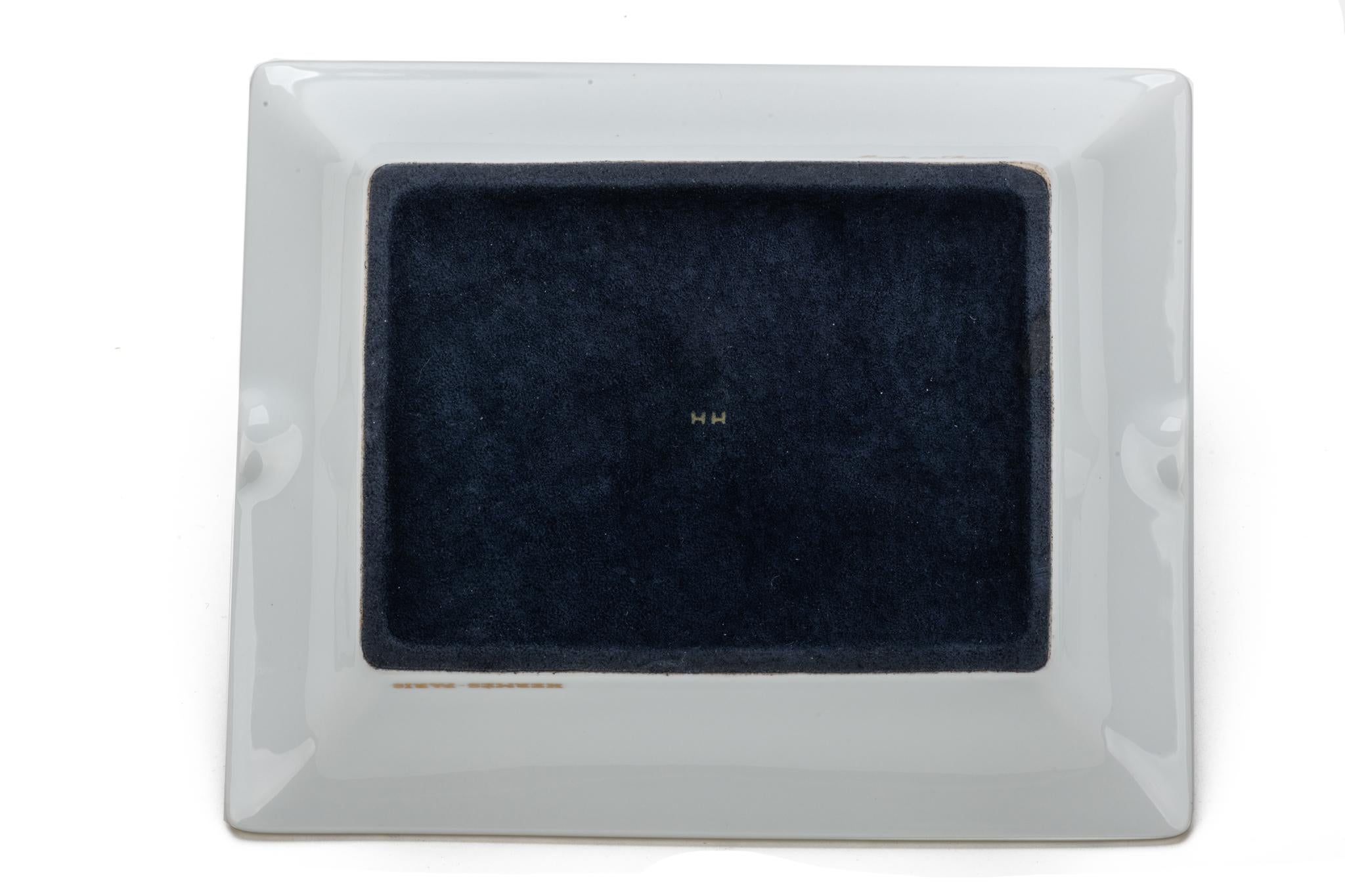 Hermès rare navy blue ashtray with guepards collectible design . Suede stamped with HH in the back. Excellent condition.