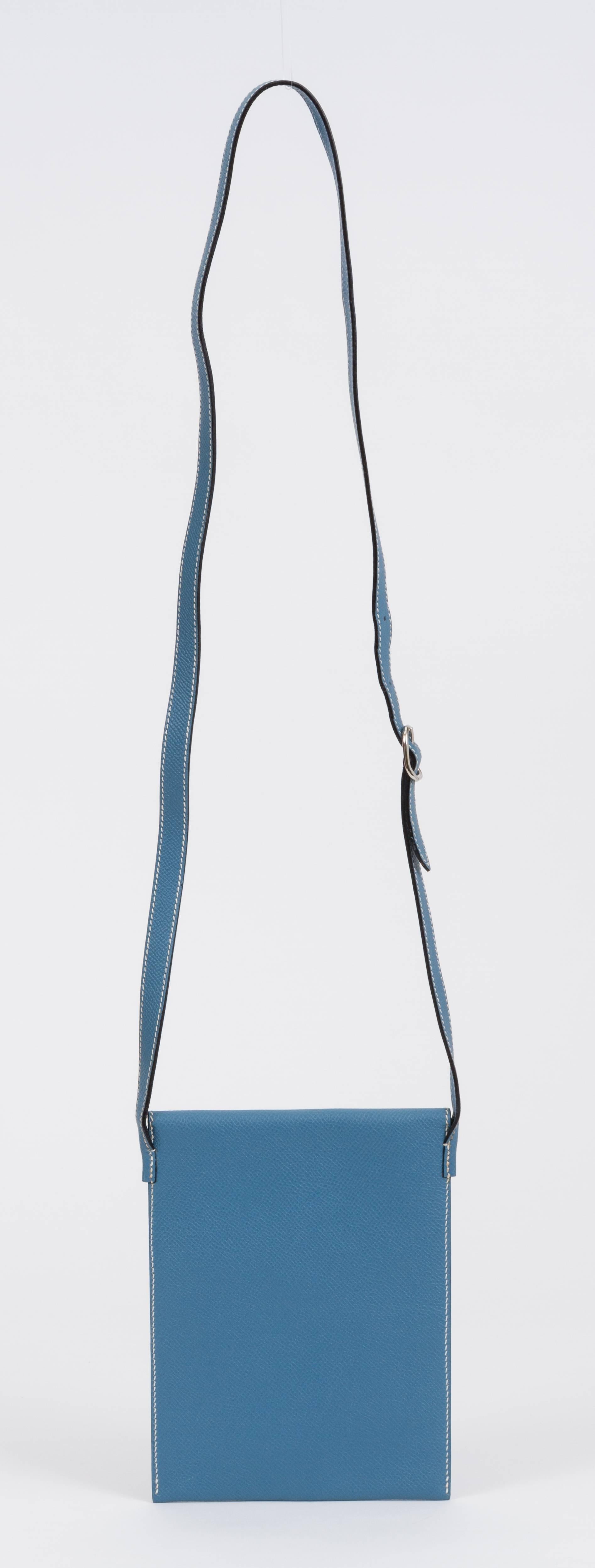 Hermès mini crossbody vintage bag in blue jean epsom leather with palladium hardware. Adjustable strap. Dated 
