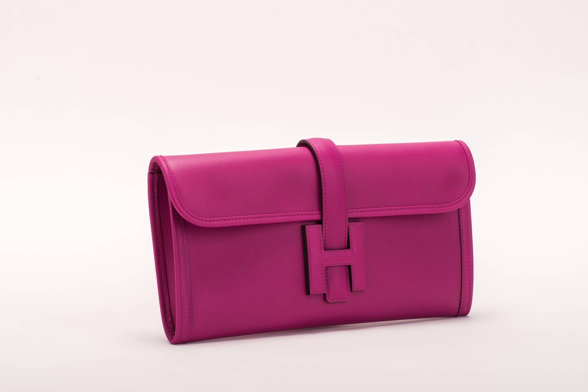 Hermes BNIB jige elan 29cm in brand new color rouge pourpre (dark fuchsia ) in swift leather. Dated 