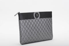Chanel - Grande pochette noire en étain, état neuf