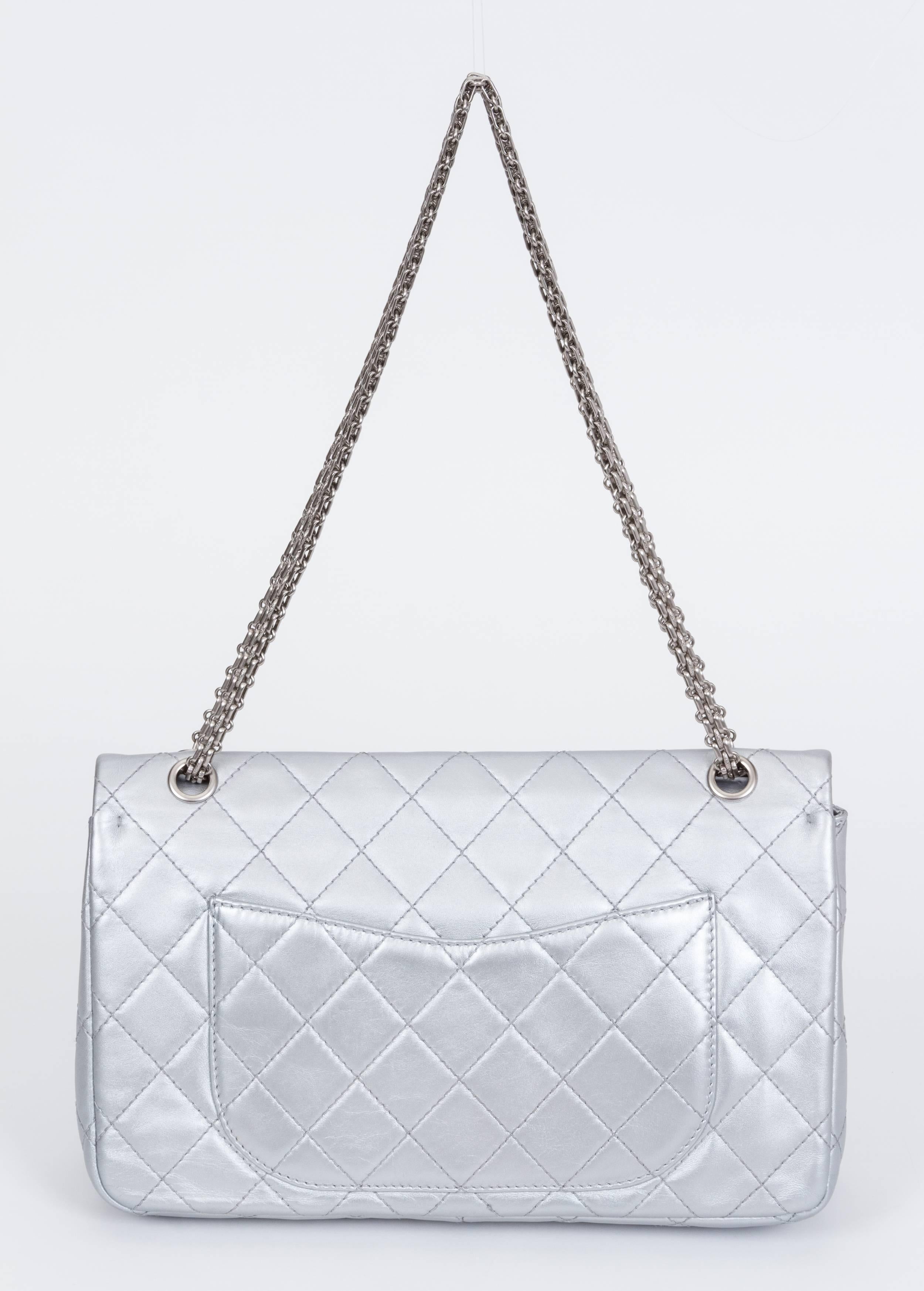 Argent Chanel - Sac à double rabat Jumbo argenté, réédition en vente