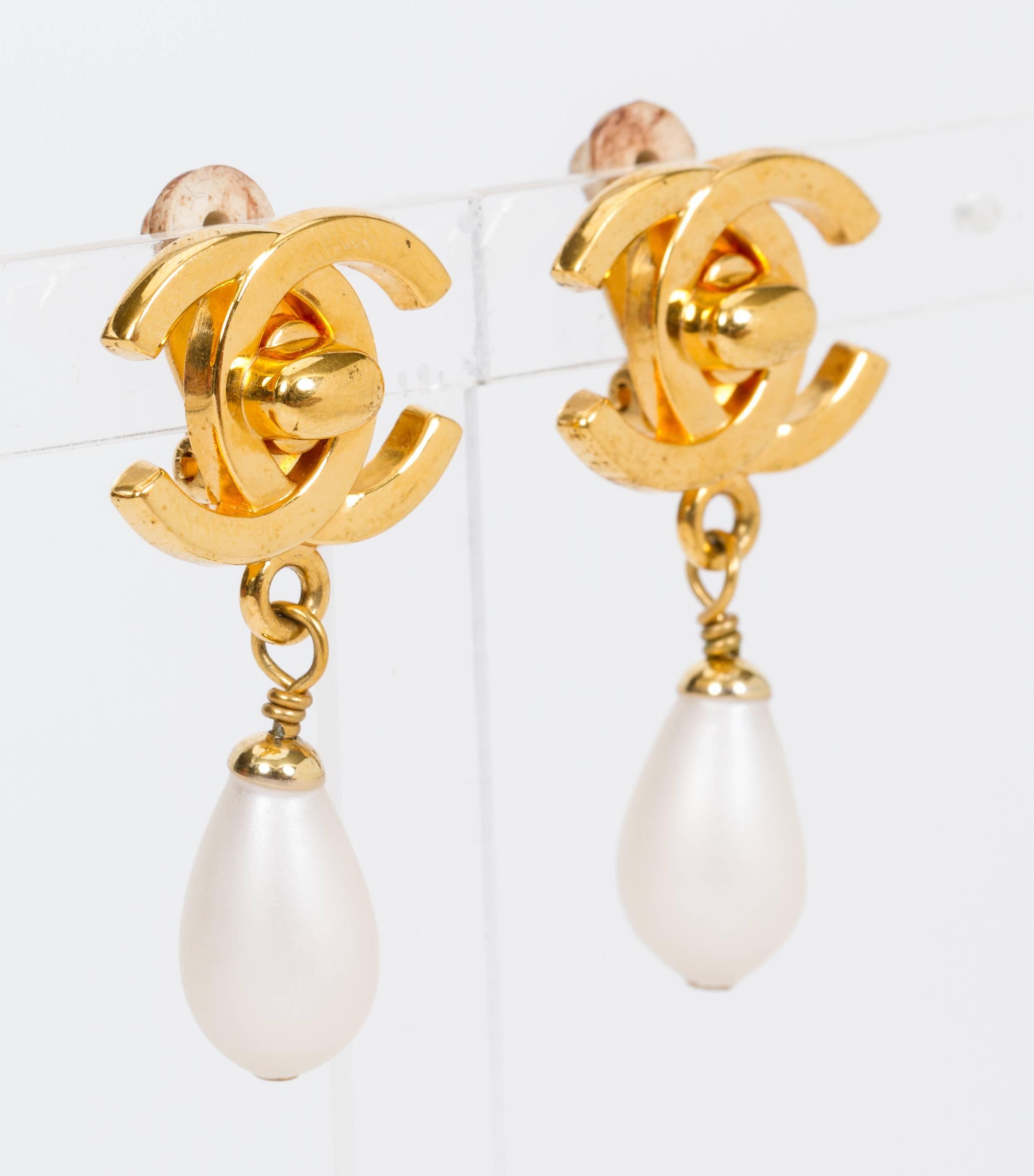 Chanel turn lock and pearl drop earrings. Autumn 96 collection. Comes with velvet pouch.
