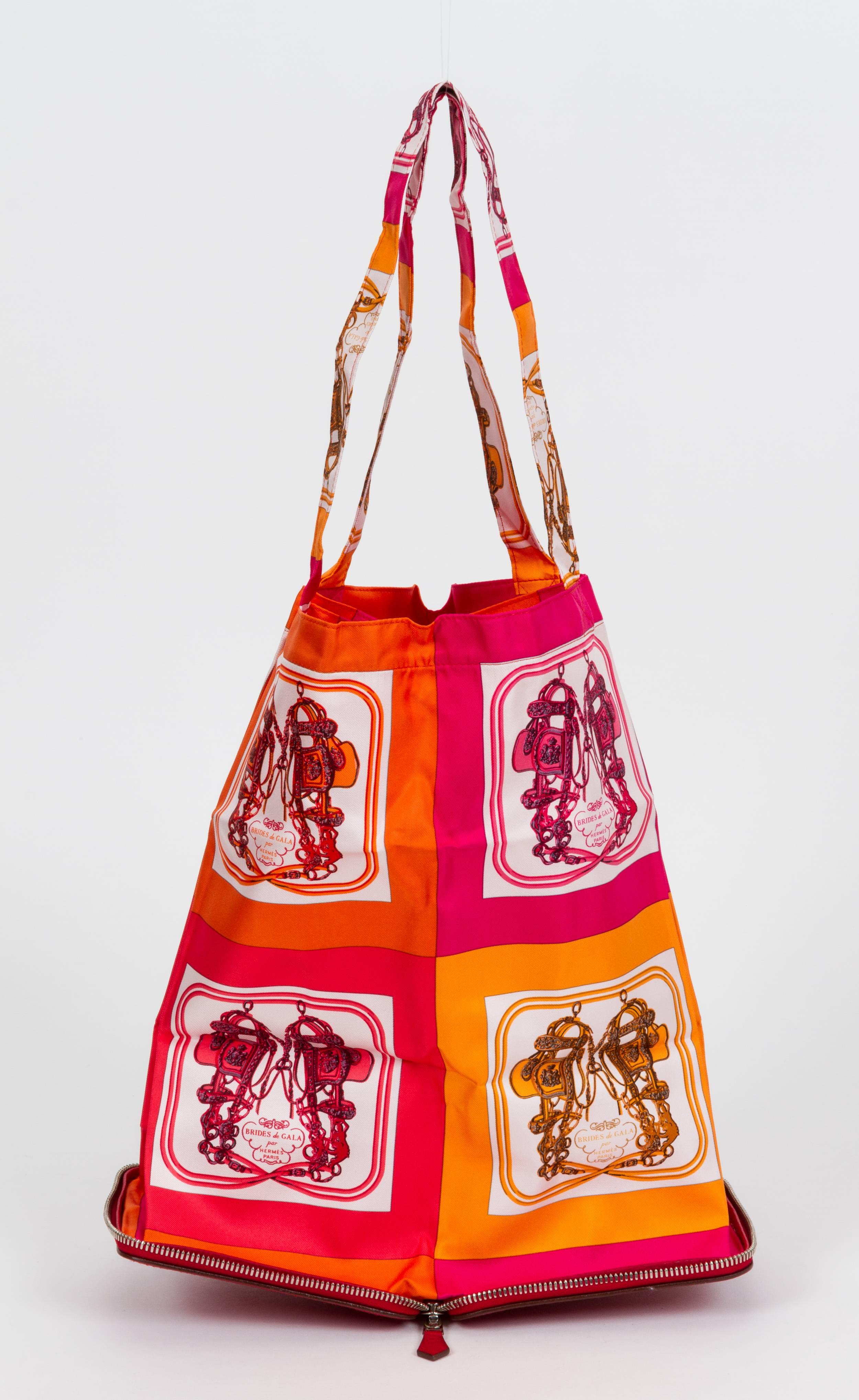 Hermès Rote Silky Pop Tasche im Zustand „Hervorragend“ im Angebot in West Hollywood, CA