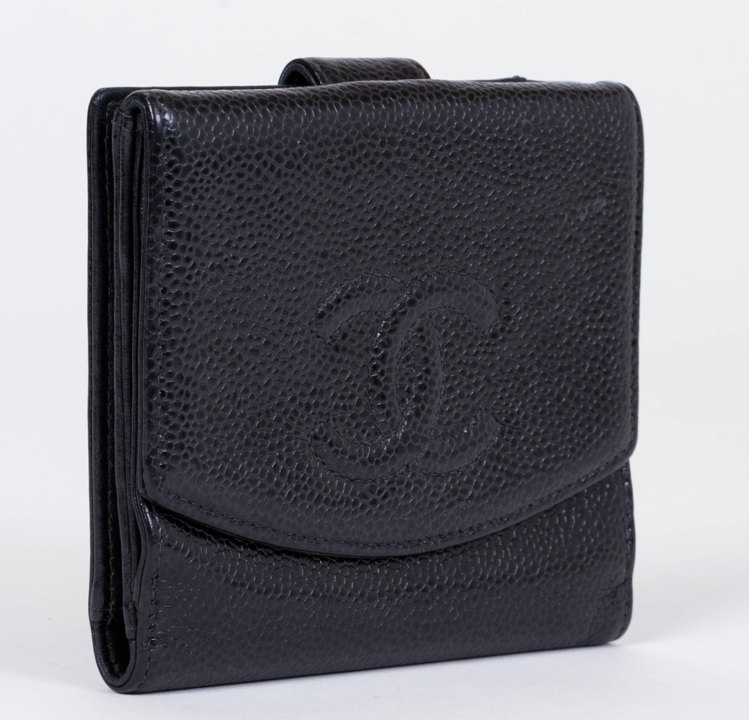 Chanel Black Caviar Bifold Wallet In Good Condition In West Hollywood, CA