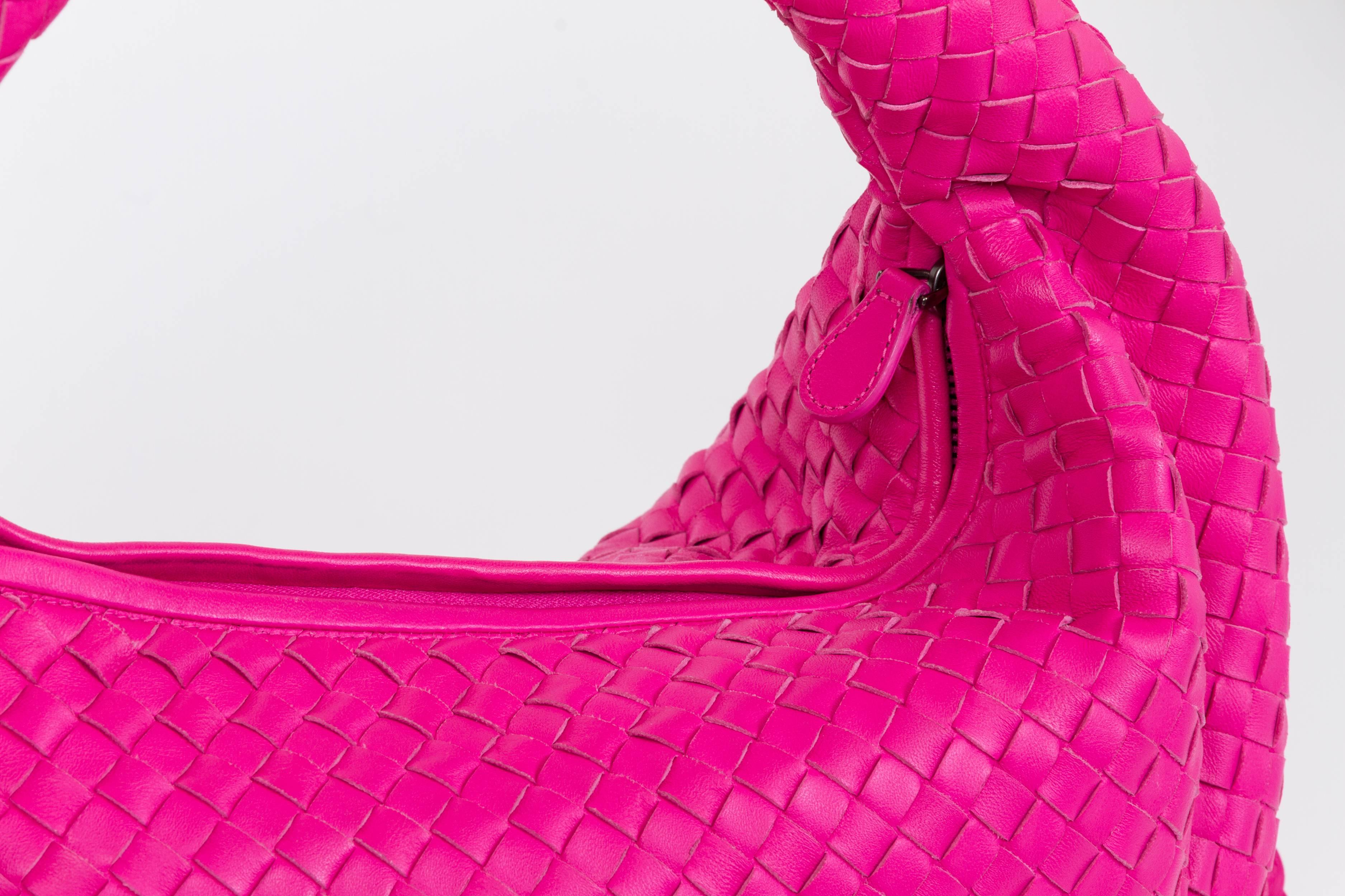 New Bottega Veneta Fuchsia Intrecciato Bag In New Condition In West Hollywood, CA