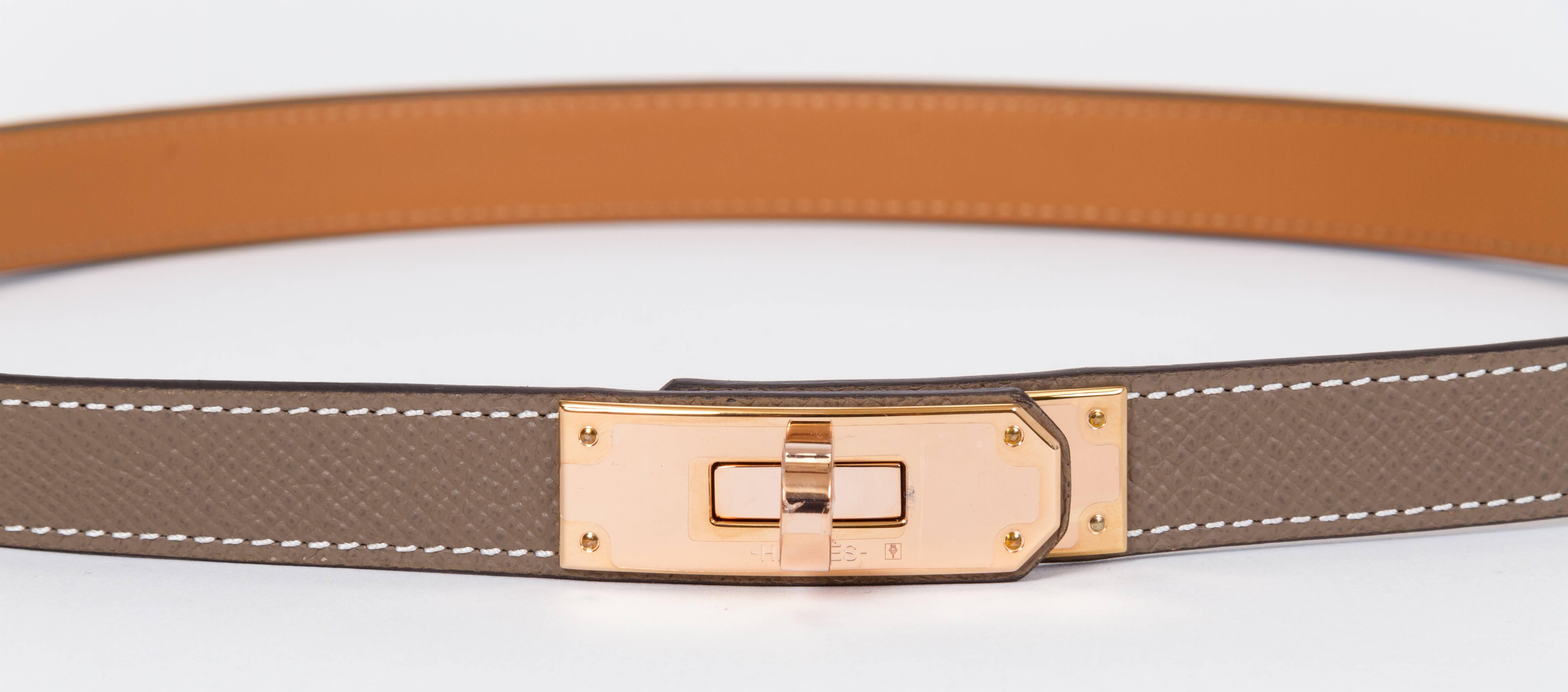Hermes adjustable Kelly turn lock belt in troupe epsom leather and rose gold hardware. Date stamp A for 2017. Brand new with dust cover, box, ribbon and shopping bag.