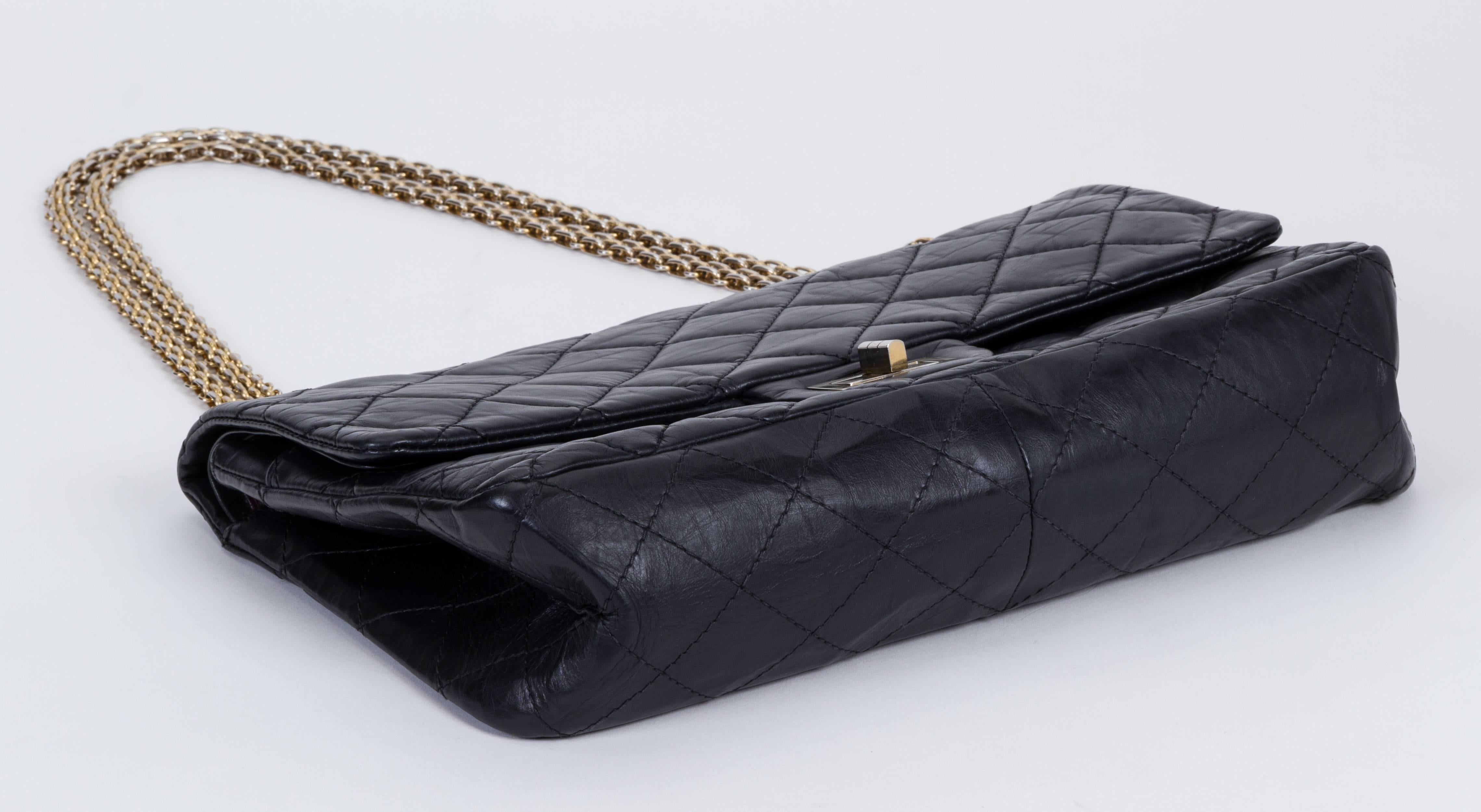 De las mujeres Chanel Bolso Jumbo Solapa Reissue Negro Oro en venta