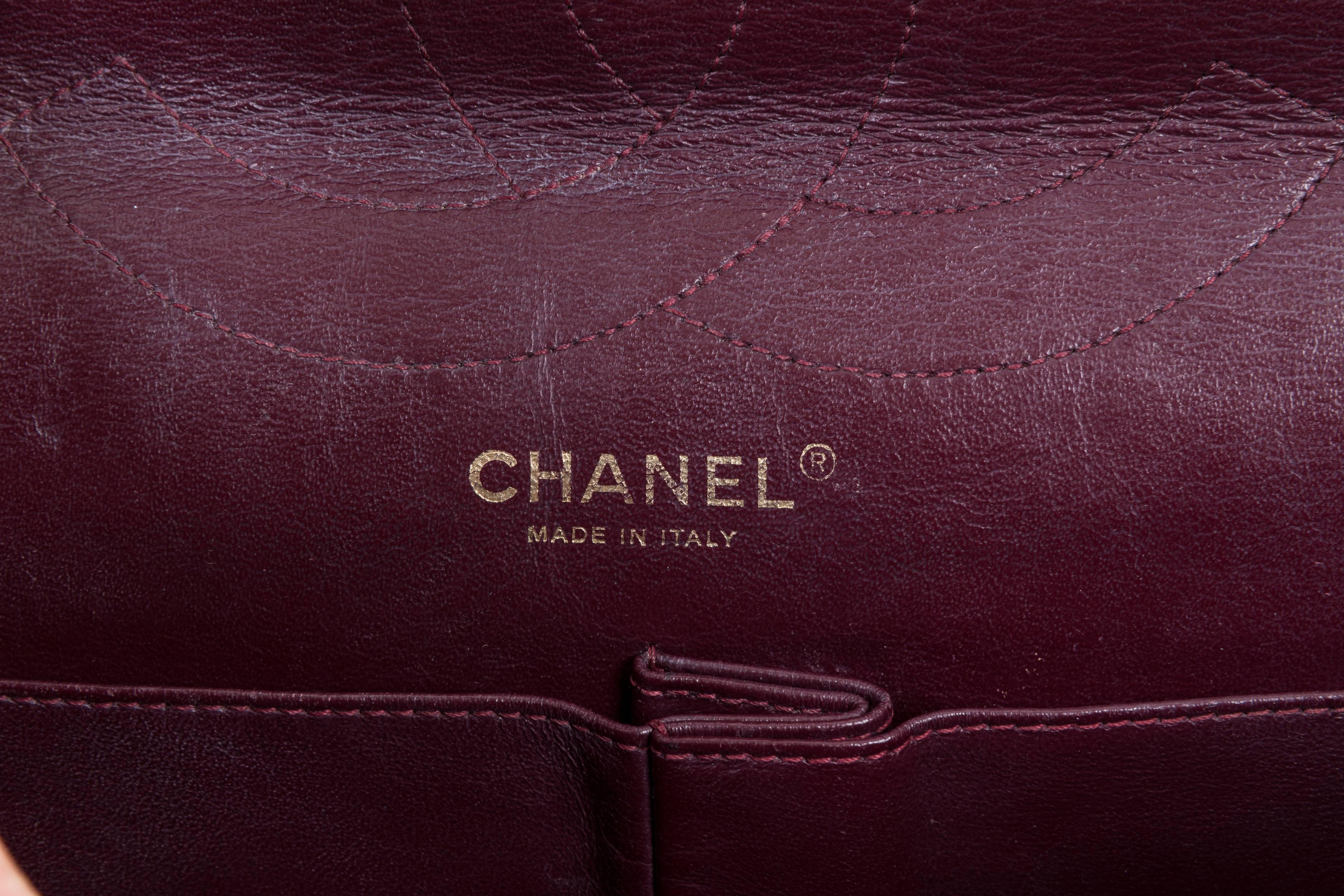 Chanel - Sac à rabat Jumbo doré, réédition noire Pour femmes en vente