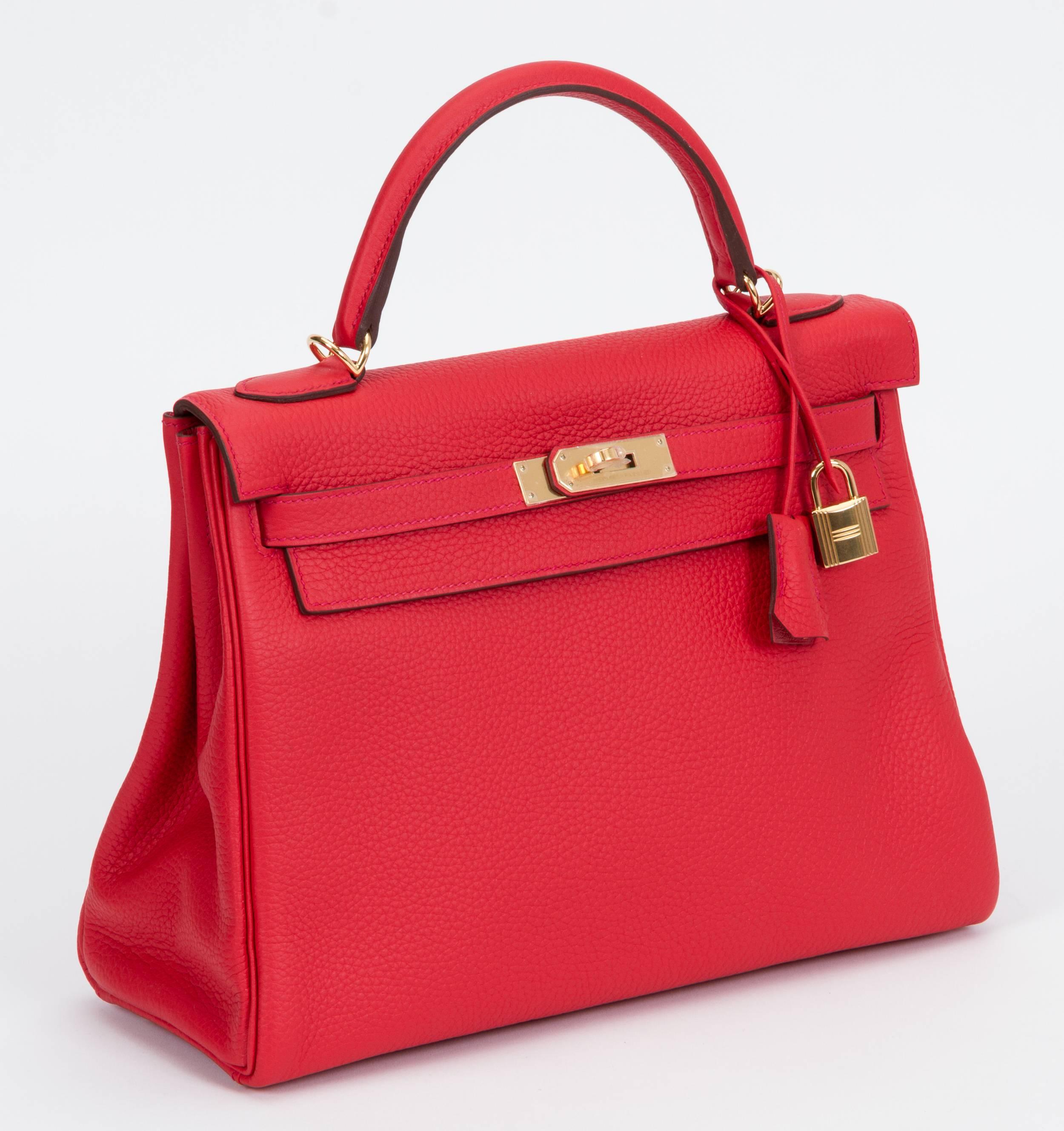 Hermès Kelly retourne 32cm in rouge tomate tourillon clemence leather and gold tone hardware. Handle drop, 3.5
