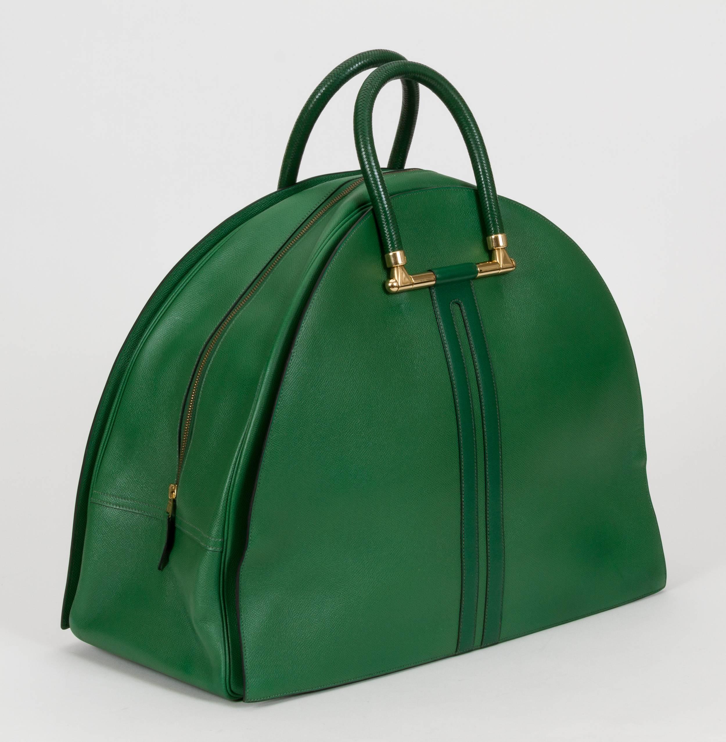 Hermès oversize handbag in bengale green Epsom leather with woven handles in a darker shade of green. Handle drop, 4