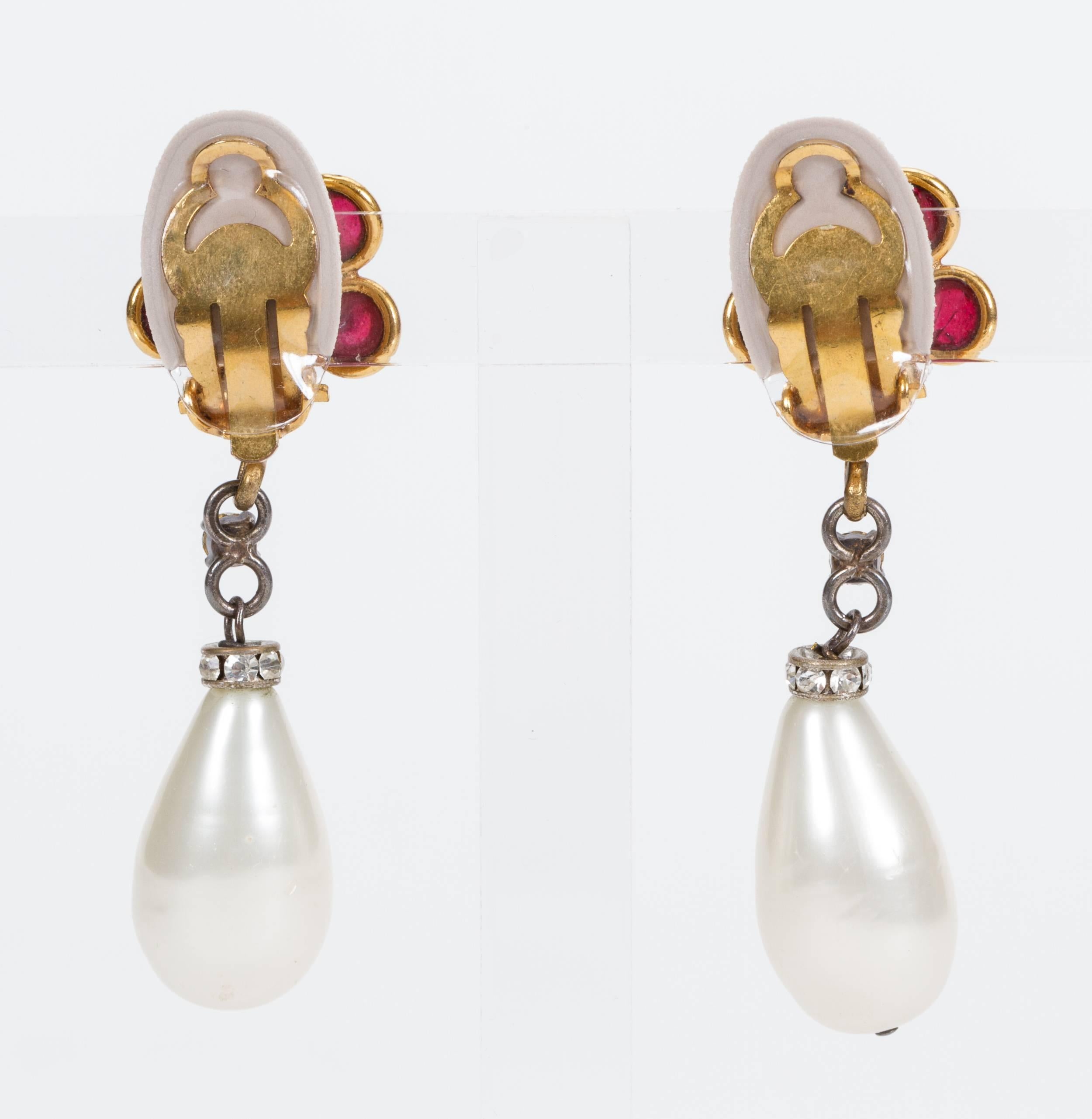 Chanel Purple Flower & Pearl Earrings In Excellent Condition In West Hollywood, CA
